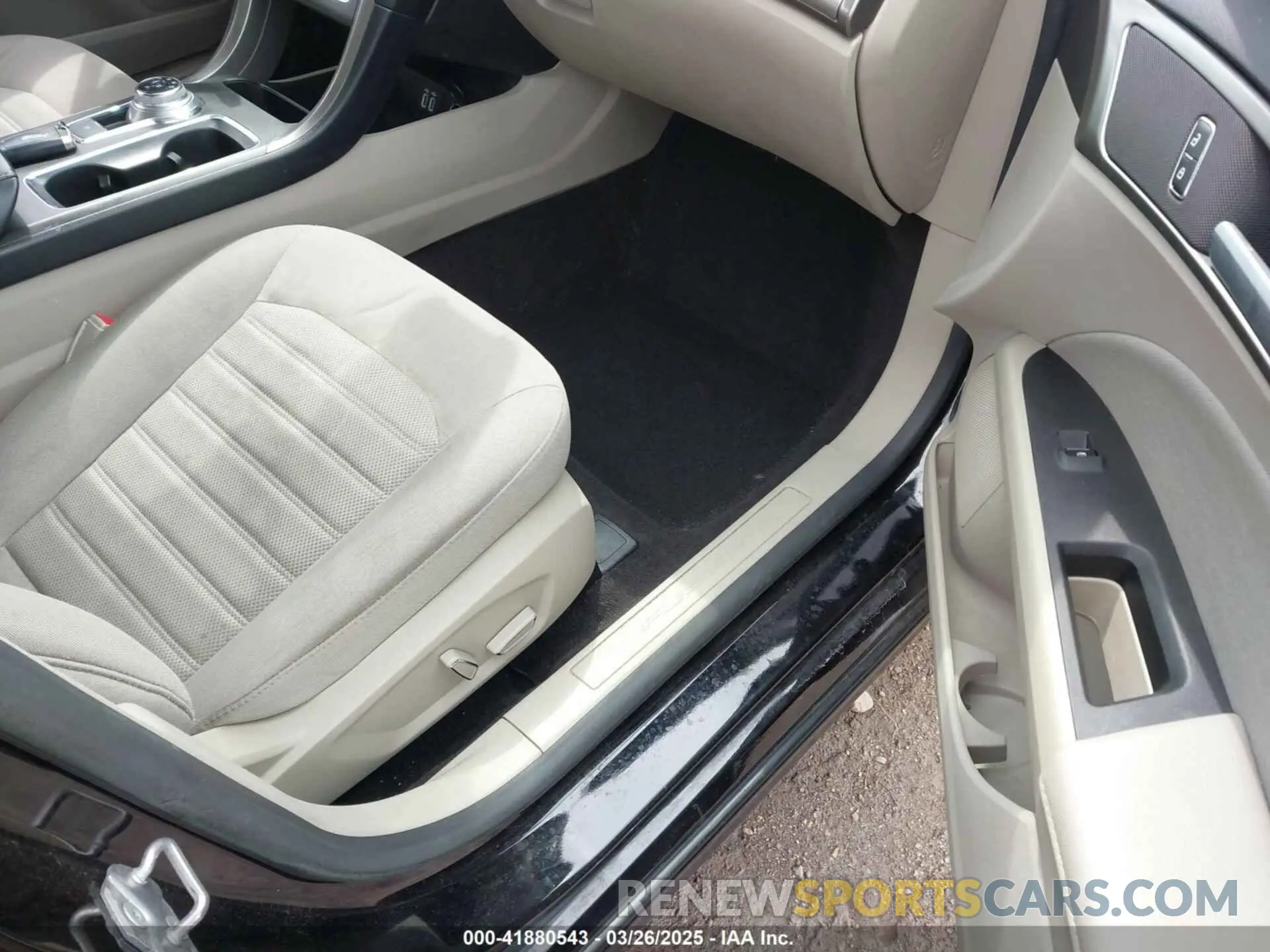 5 Photograph of a damaged car 3FA6P0HD4KR248841 FORD FUSION 2019