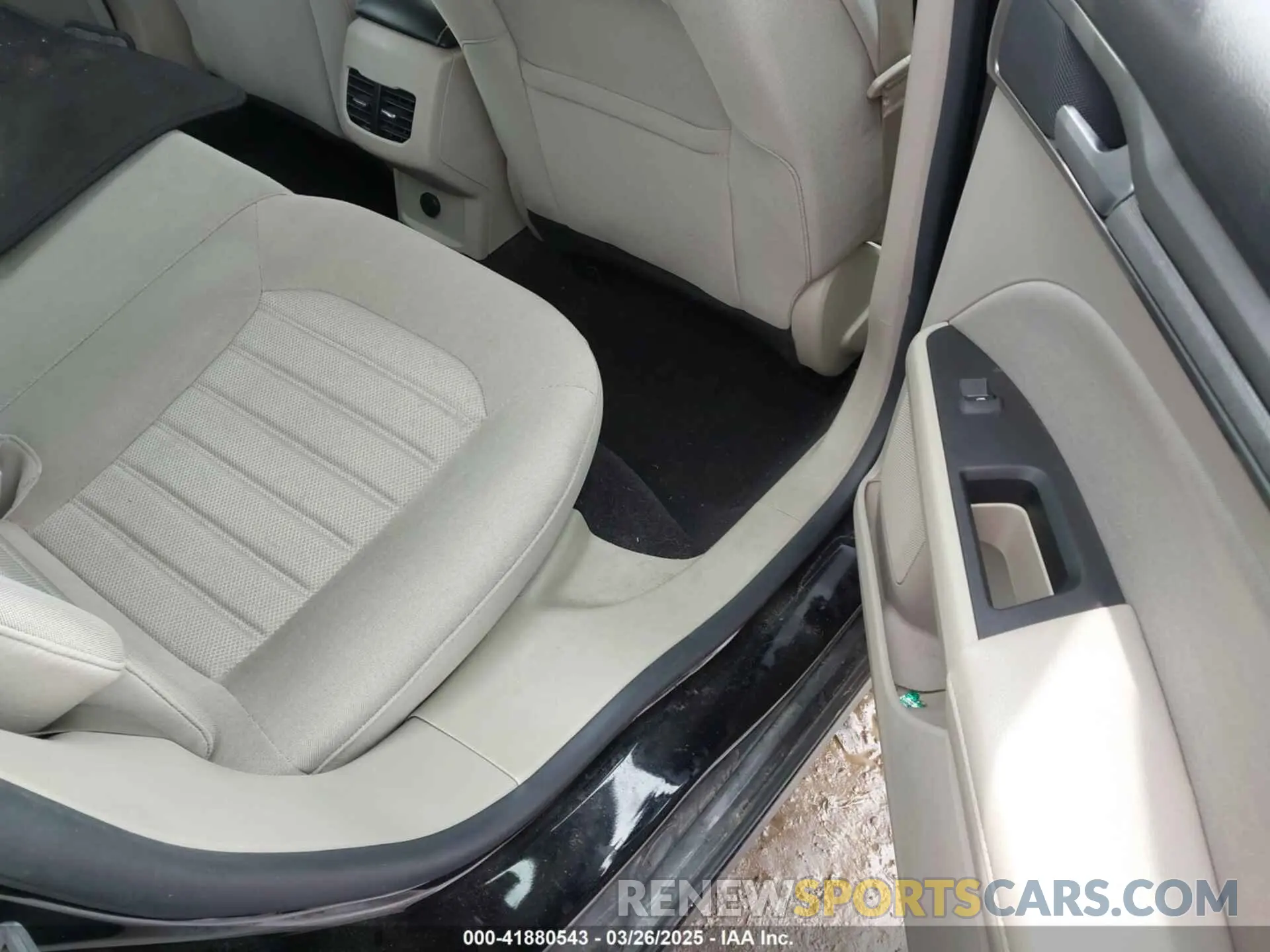 8 Photograph of a damaged car 3FA6P0HD4KR248841 FORD FUSION 2019