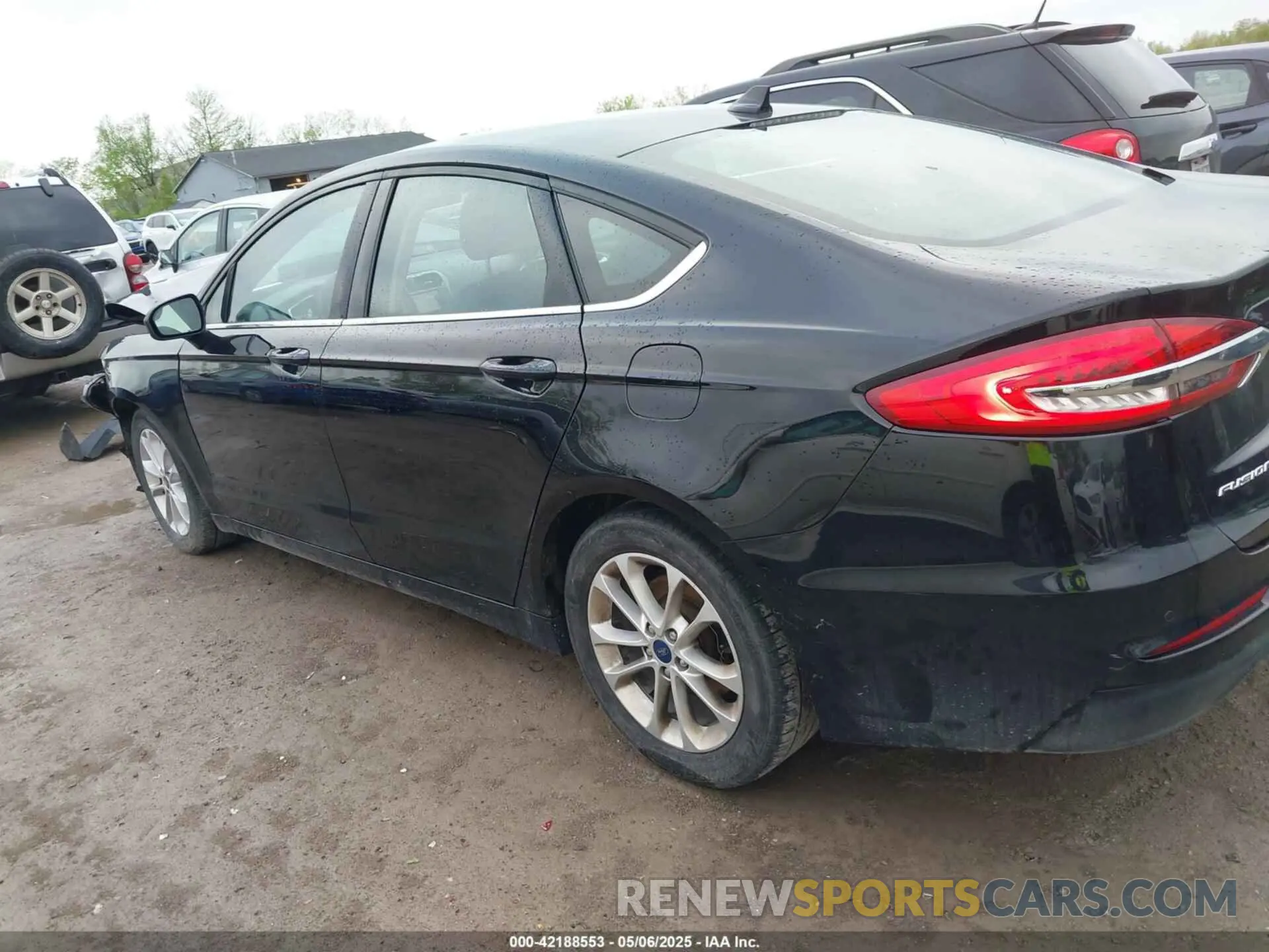 15 Photograph of a damaged car 3FA6P0HD4KR249679 FORD FUSION 2019