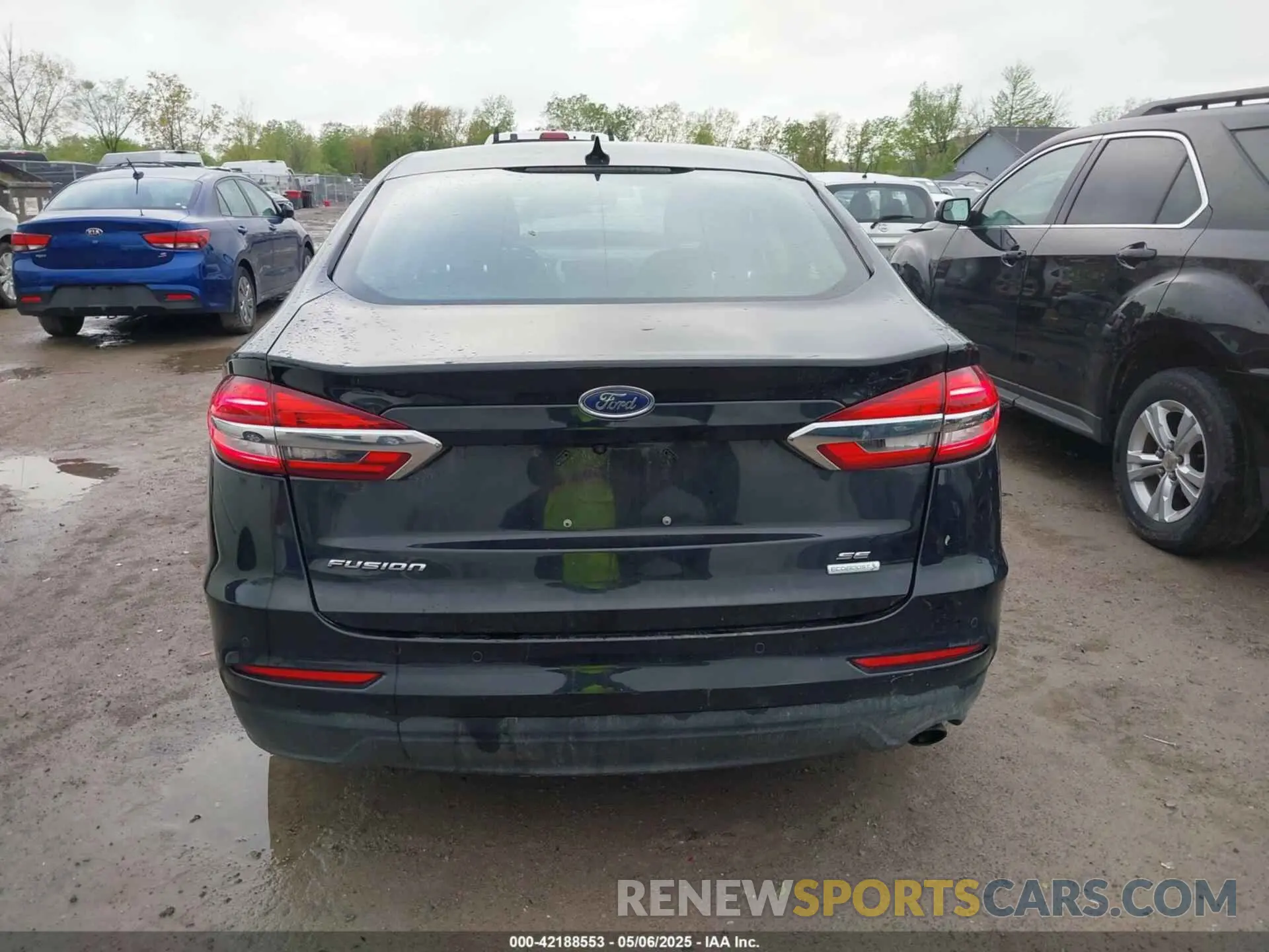 17 Photograph of a damaged car 3FA6P0HD4KR249679 FORD FUSION 2019