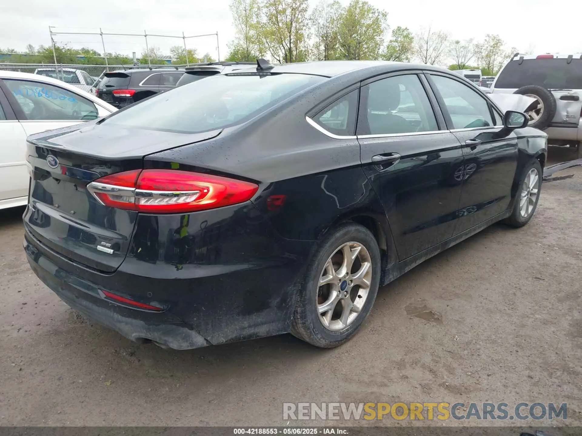 4 Photograph of a damaged car 3FA6P0HD4KR249679 FORD FUSION 2019