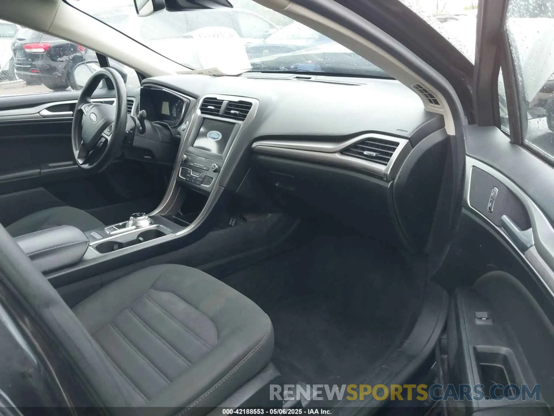 5 Photograph of a damaged car 3FA6P0HD4KR249679 FORD FUSION 2019
