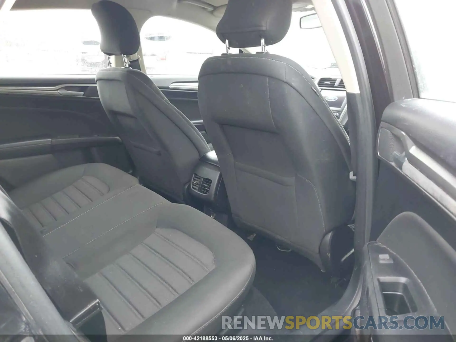 8 Photograph of a damaged car 3FA6P0HD4KR249679 FORD FUSION 2019