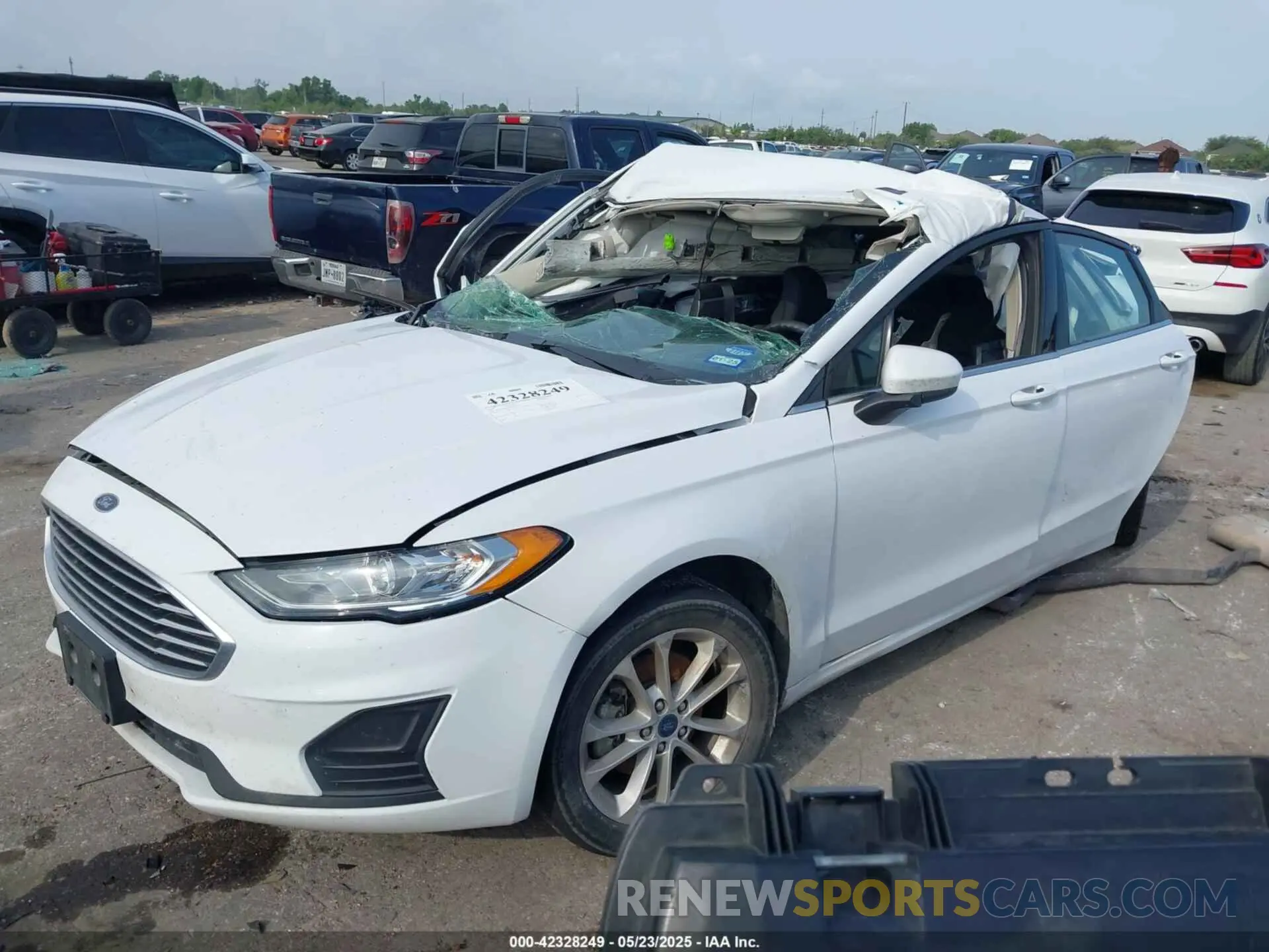 2 Photograph of a damaged car 3FA6P0HD4KR268412 FORD FUSION 2019
