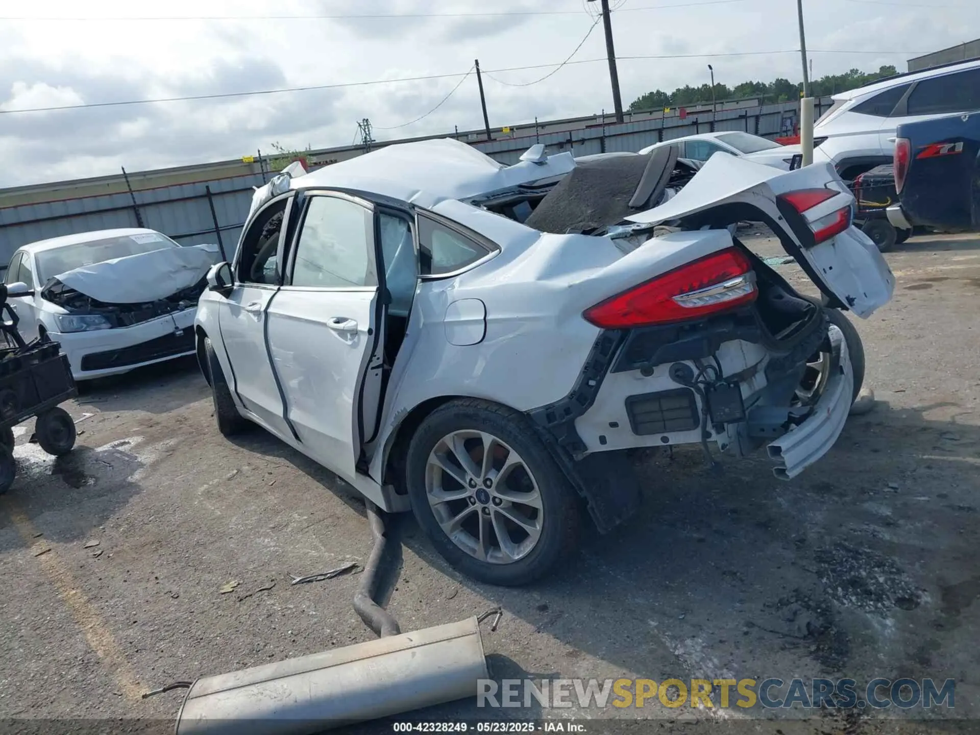 3 Photograph of a damaged car 3FA6P0HD4KR268412 FORD FUSION 2019