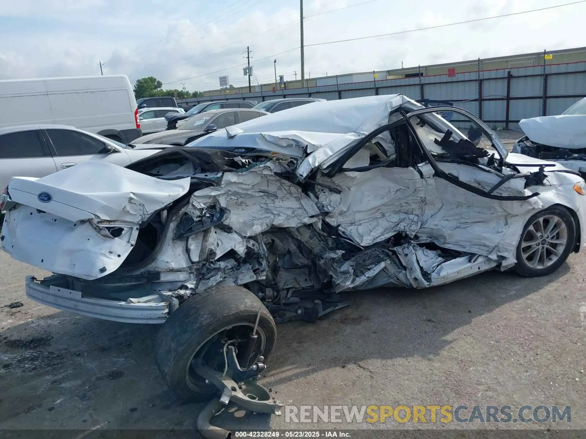 4 Photograph of a damaged car 3FA6P0HD4KR268412 FORD FUSION 2019