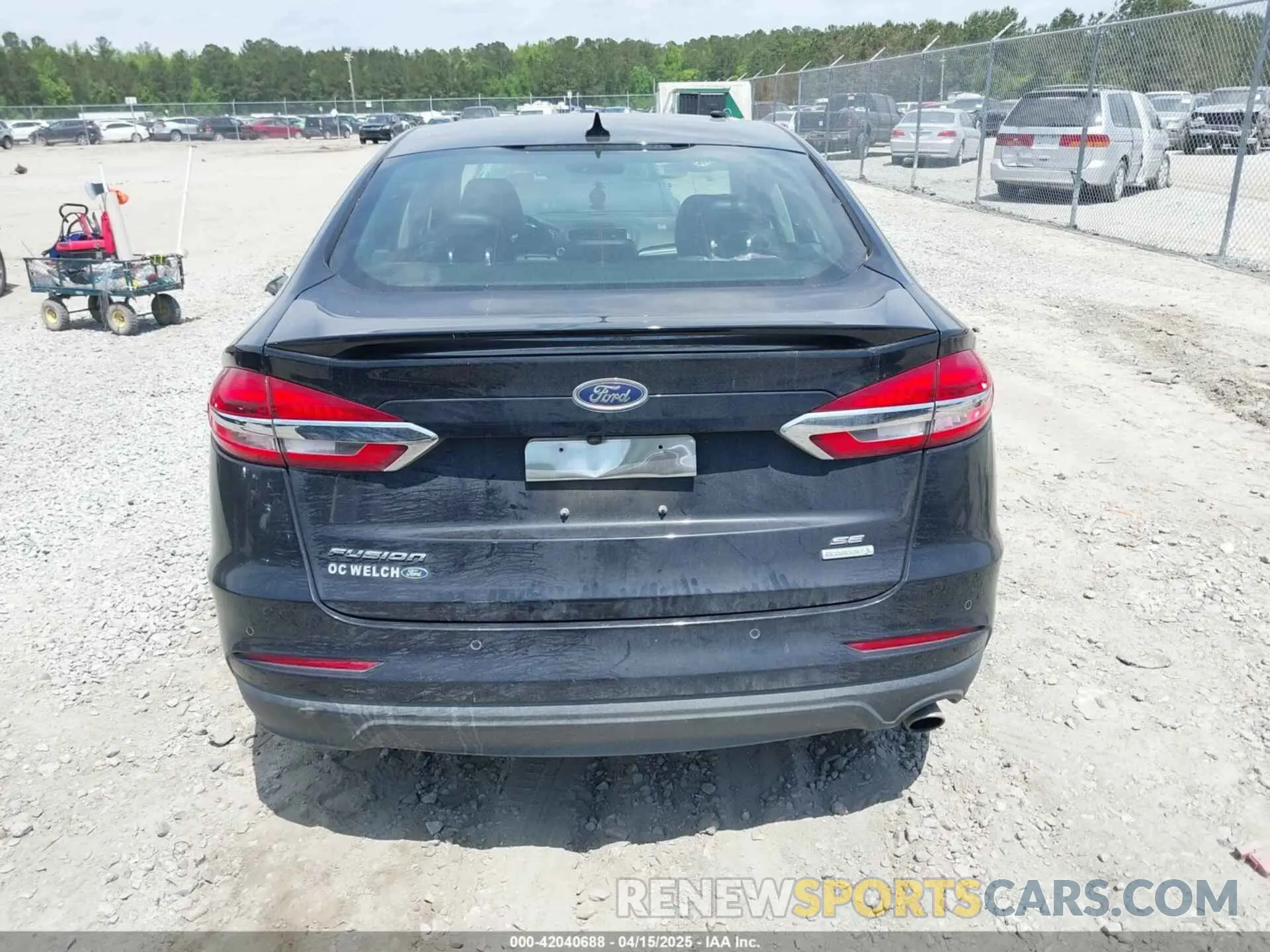 16 Photograph of a damaged car 3FA6P0HD5KR126859 FORD FUSION 2019