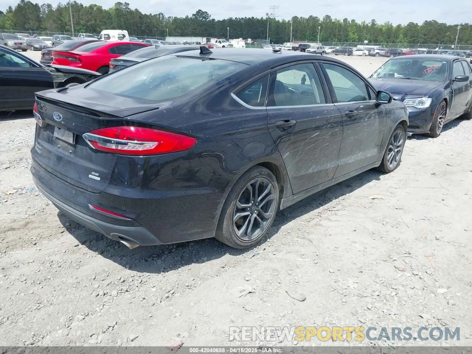4 Photograph of a damaged car 3FA6P0HD5KR126859 FORD FUSION 2019