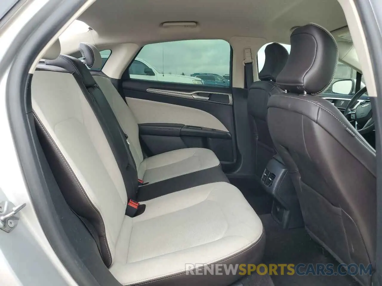 11 Photograph of a damaged car 3FA6P0HD5KR132662 FORD FUSION 2019