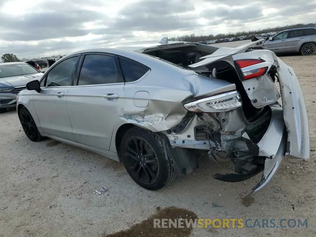 2 Photograph of a damaged car 3FA6P0HD5KR132662 FORD FUSION 2019
