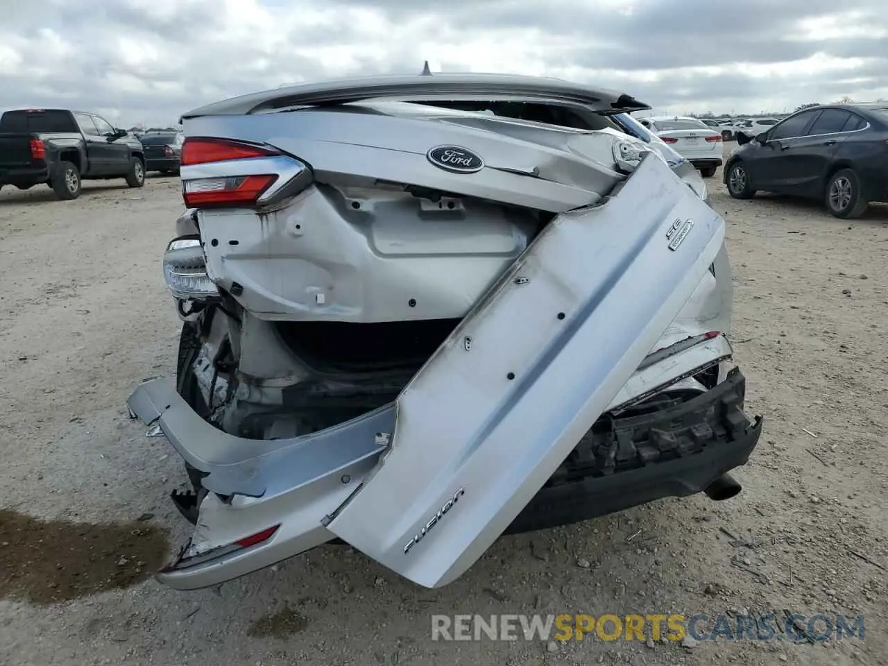 6 Photograph of a damaged car 3FA6P0HD5KR132662 FORD FUSION 2019