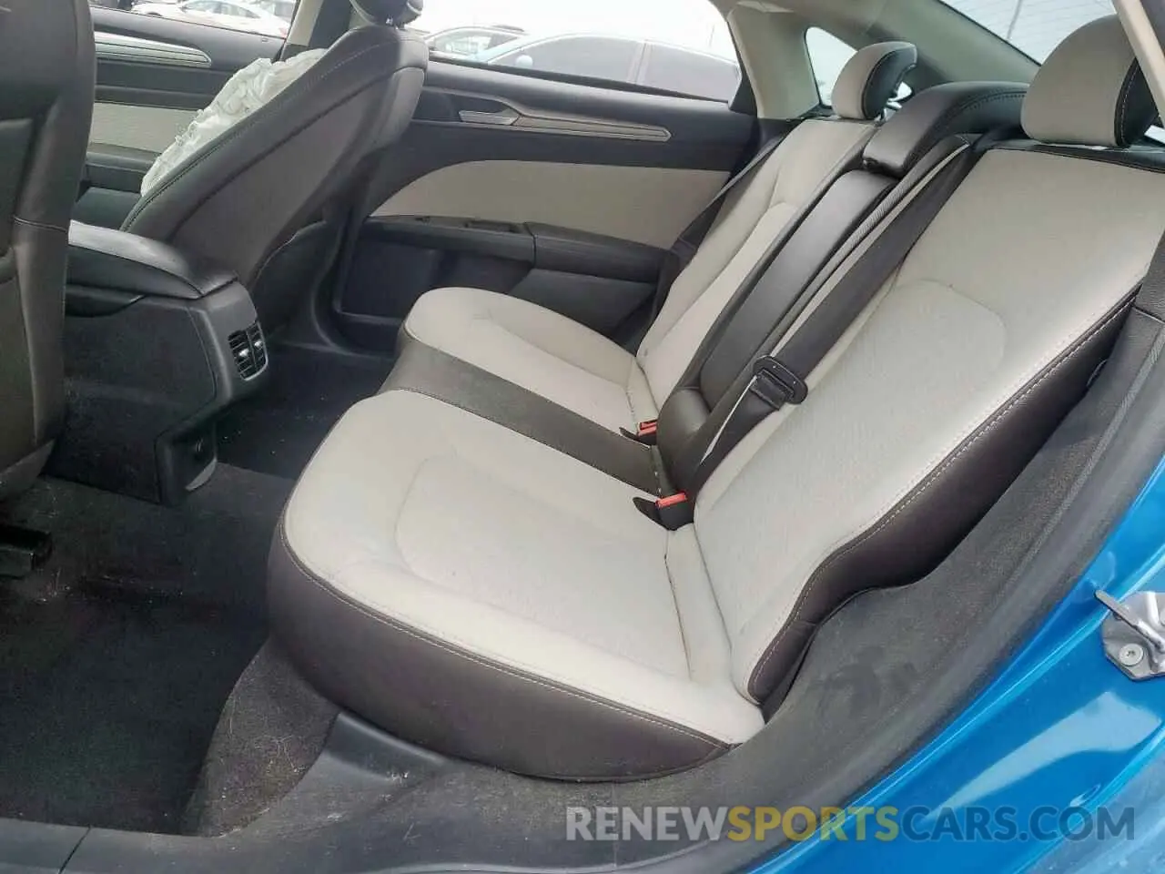 10 Photograph of a damaged car 3FA6P0HD5KR146707 FORD FUSION 2019