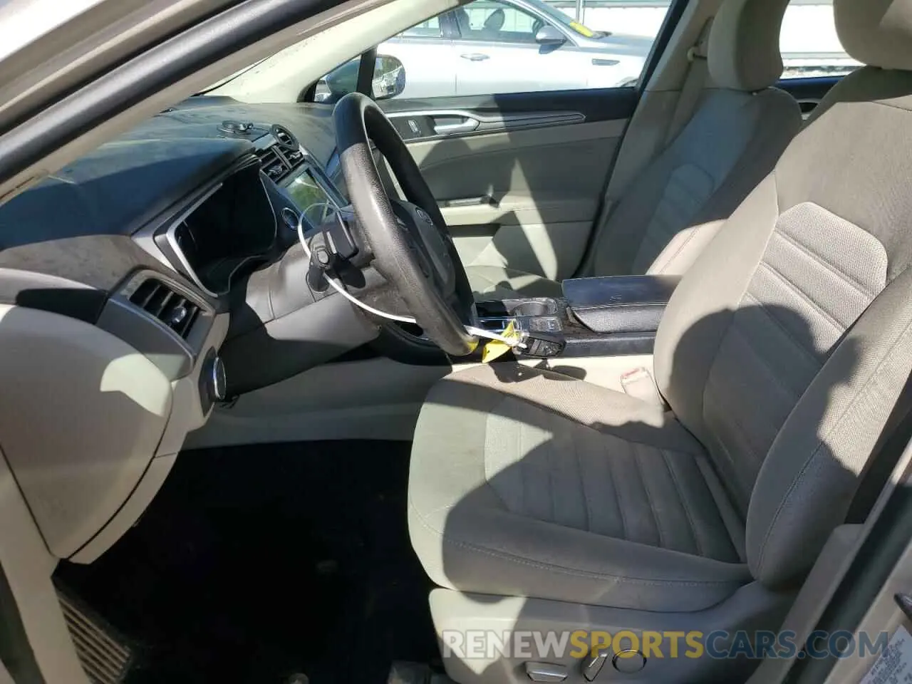 7 Photograph of a damaged car 3FA6P0HD5KR160929 FORD FUSION 2019