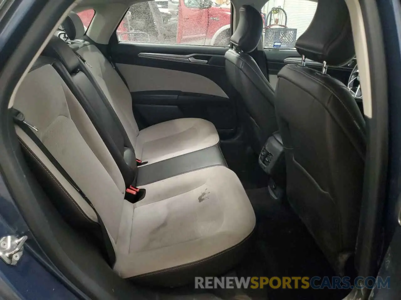 10 Photograph of a damaged car 3FA6P0HD5KR173535 FORD FUSION 2019