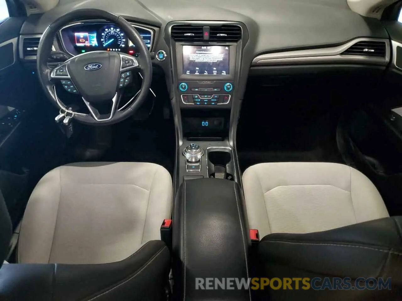 8 Photograph of a damaged car 3FA6P0HD5KR173535 FORD FUSION 2019