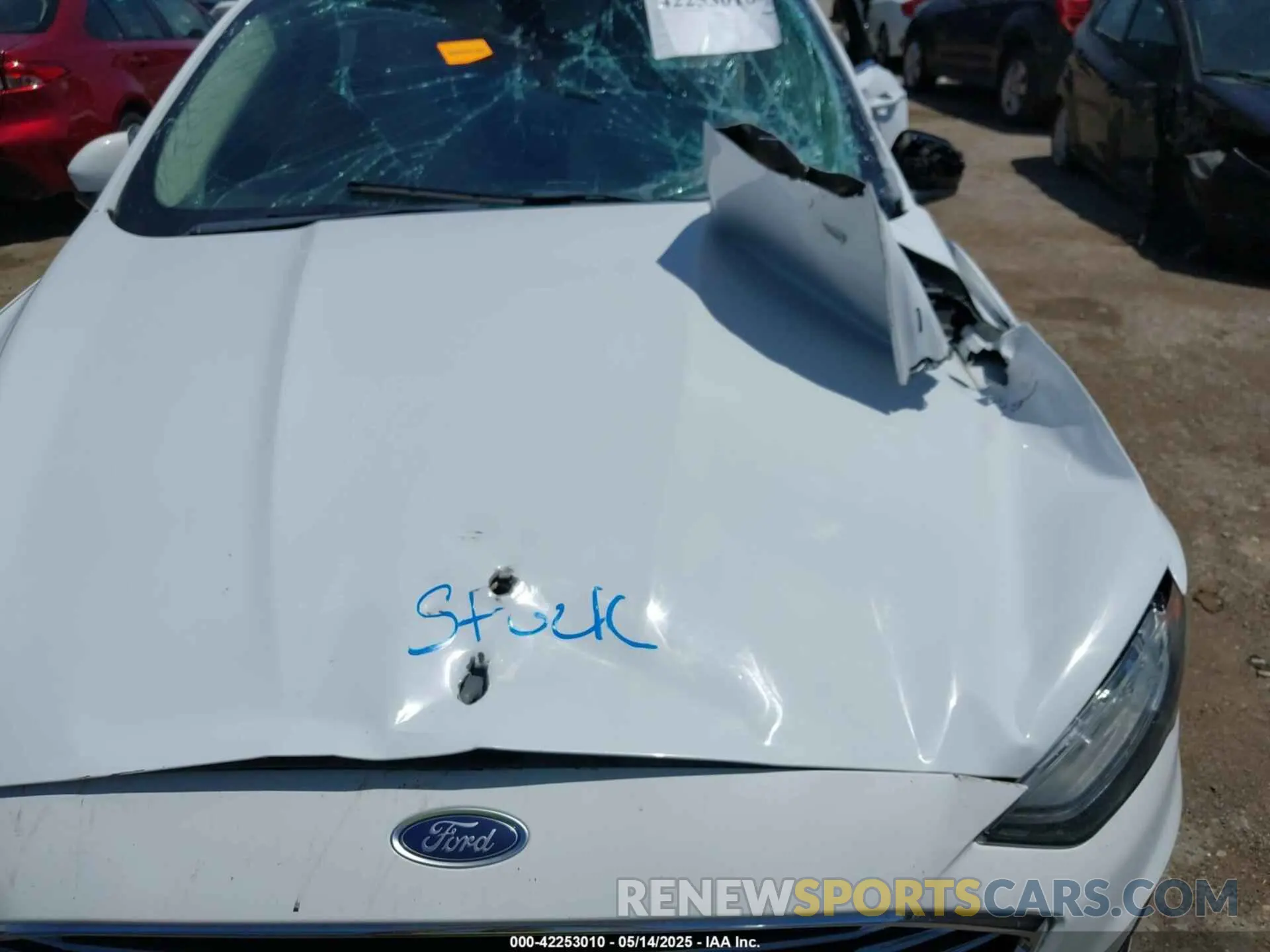 10 Photograph of a damaged car 3FA6P0HD5KR198743 FORD FUSION 2019