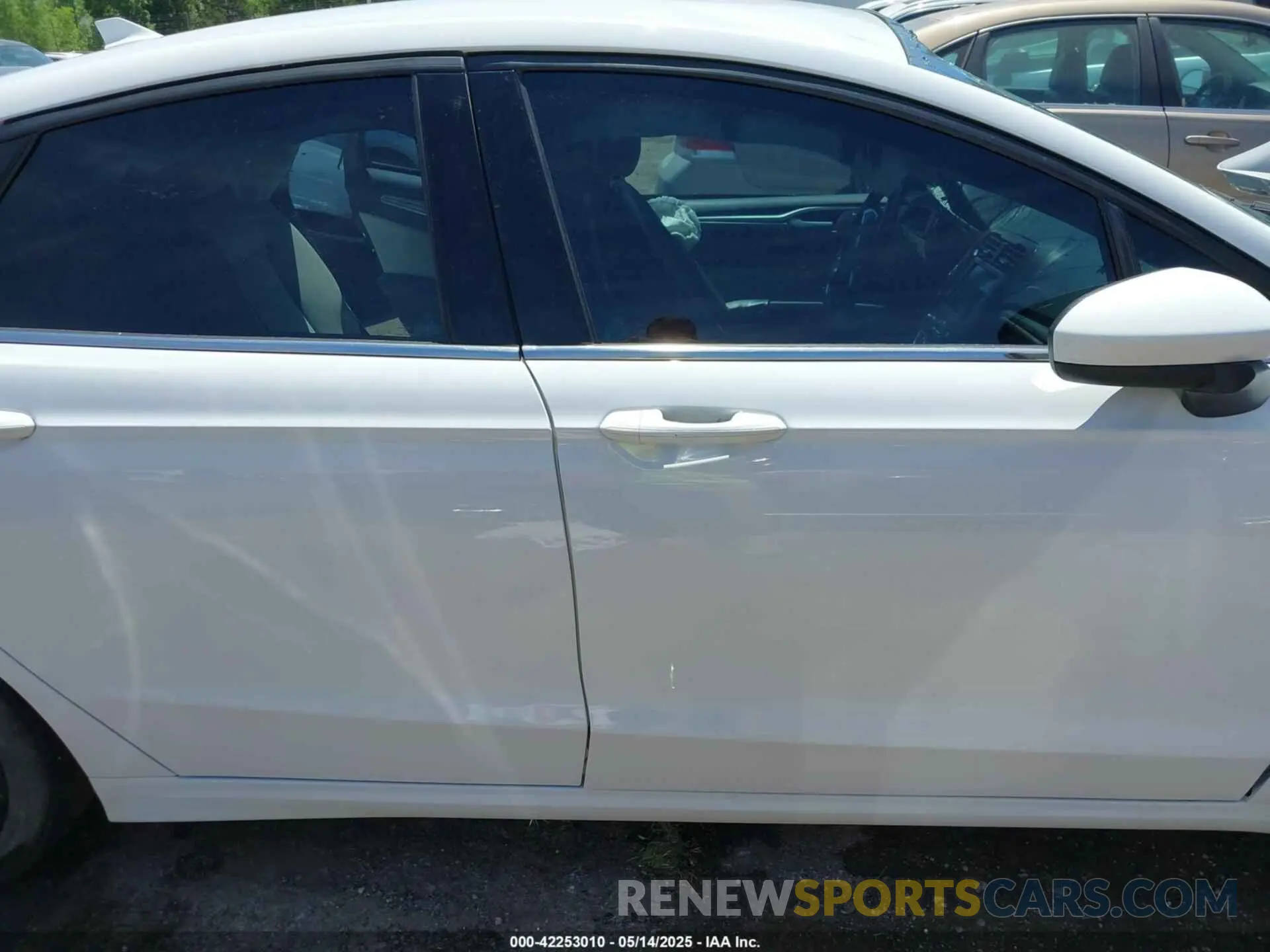 13 Photograph of a damaged car 3FA6P0HD5KR198743 FORD FUSION 2019