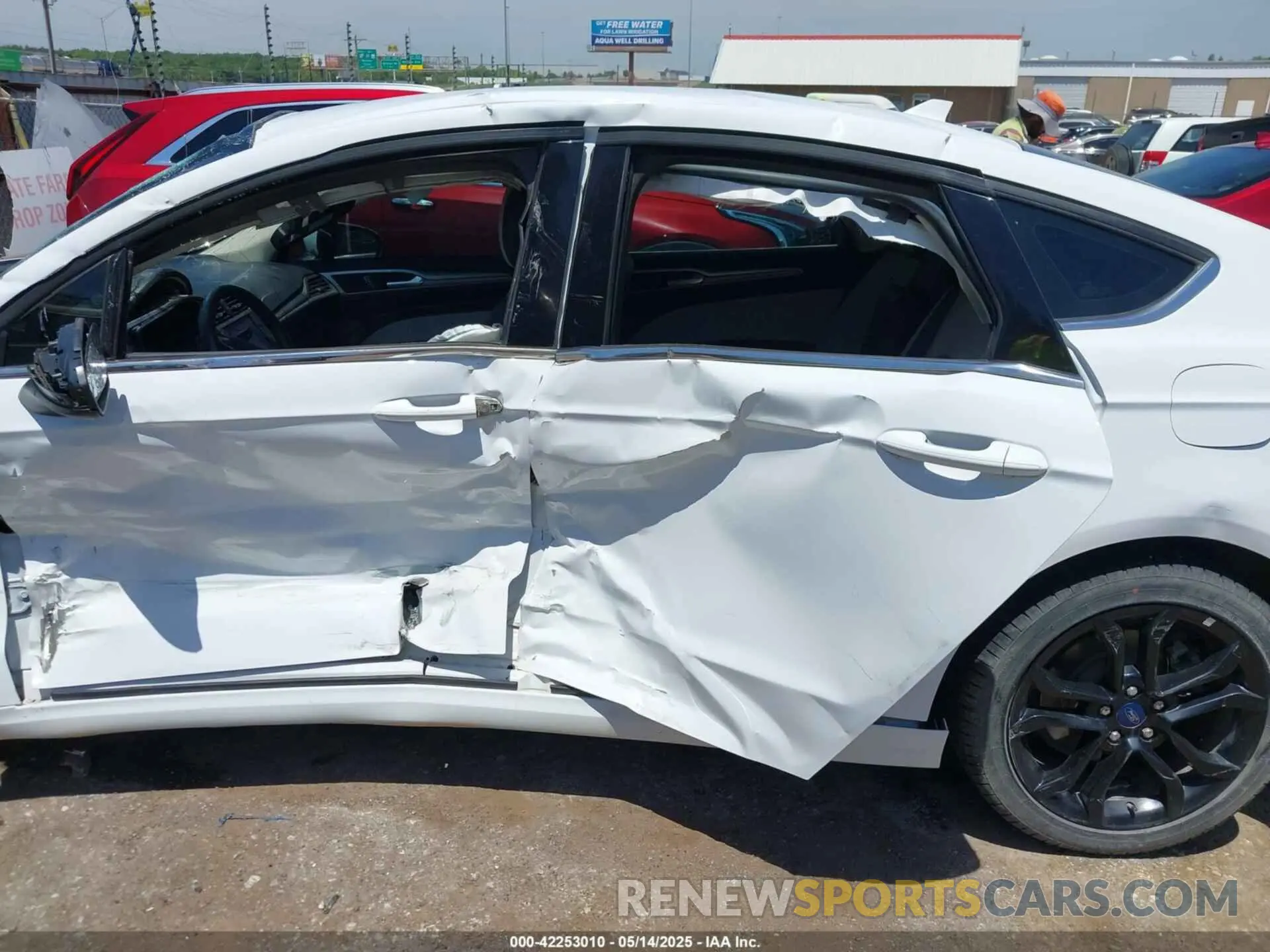 14 Photograph of a damaged car 3FA6P0HD5KR198743 FORD FUSION 2019