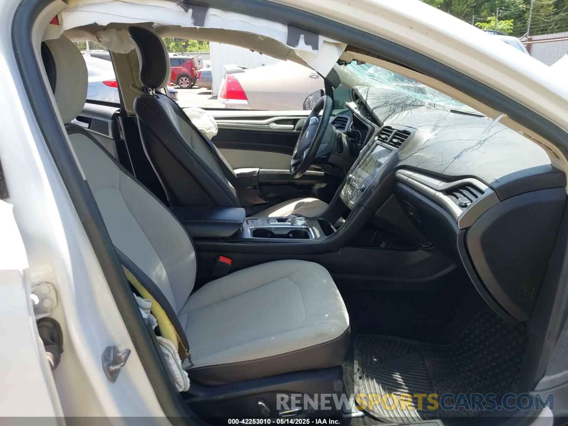 5 Photograph of a damaged car 3FA6P0HD5KR198743 FORD FUSION 2019