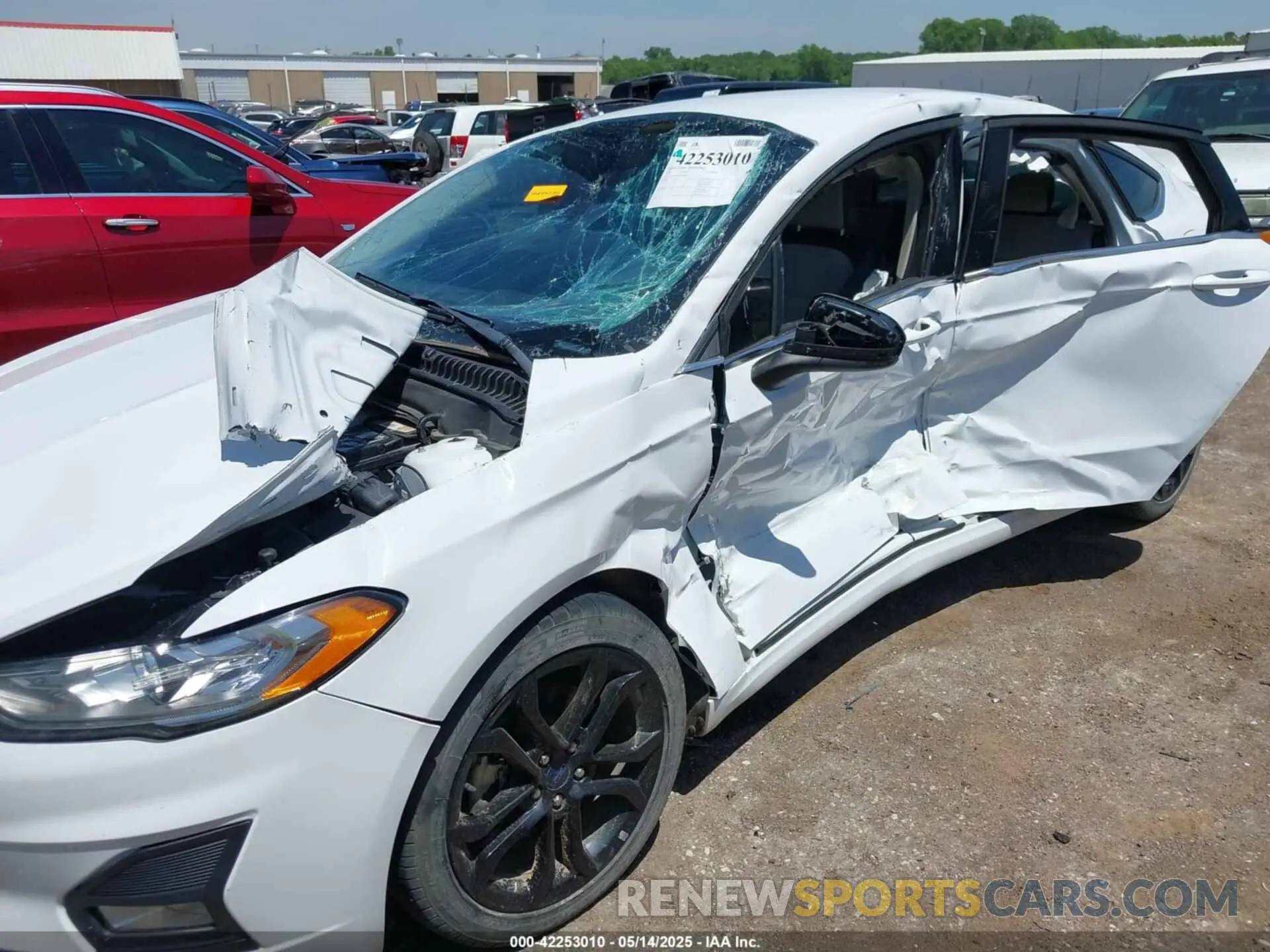 6 Photograph of a damaged car 3FA6P0HD5KR198743 FORD FUSION 2019