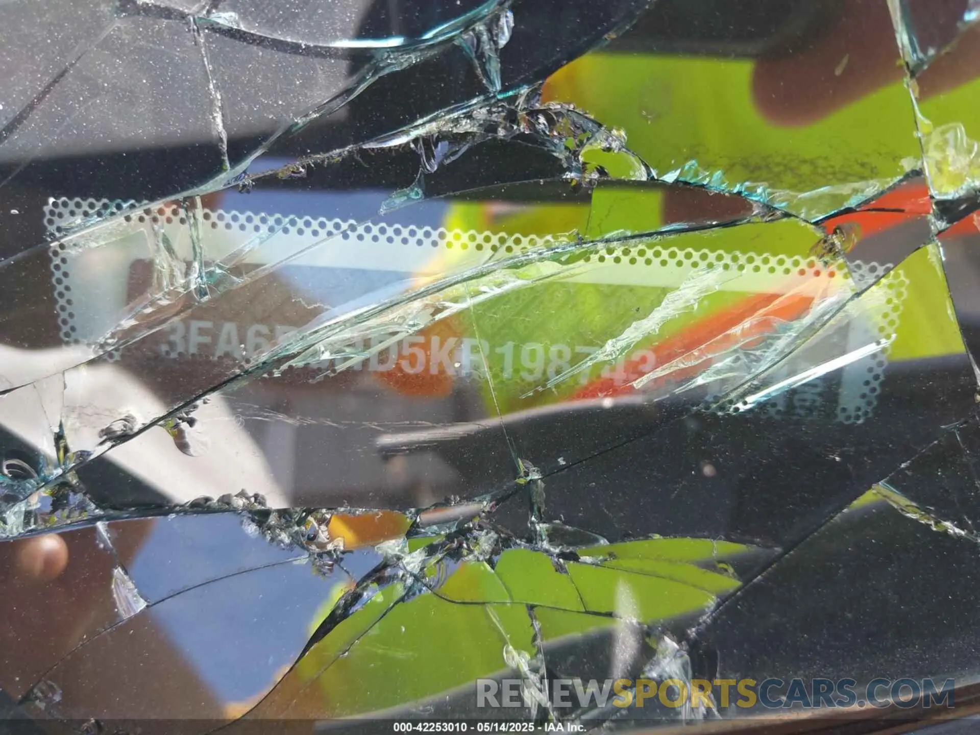 9 Photograph of a damaged car 3FA6P0HD5KR198743 FORD FUSION 2019