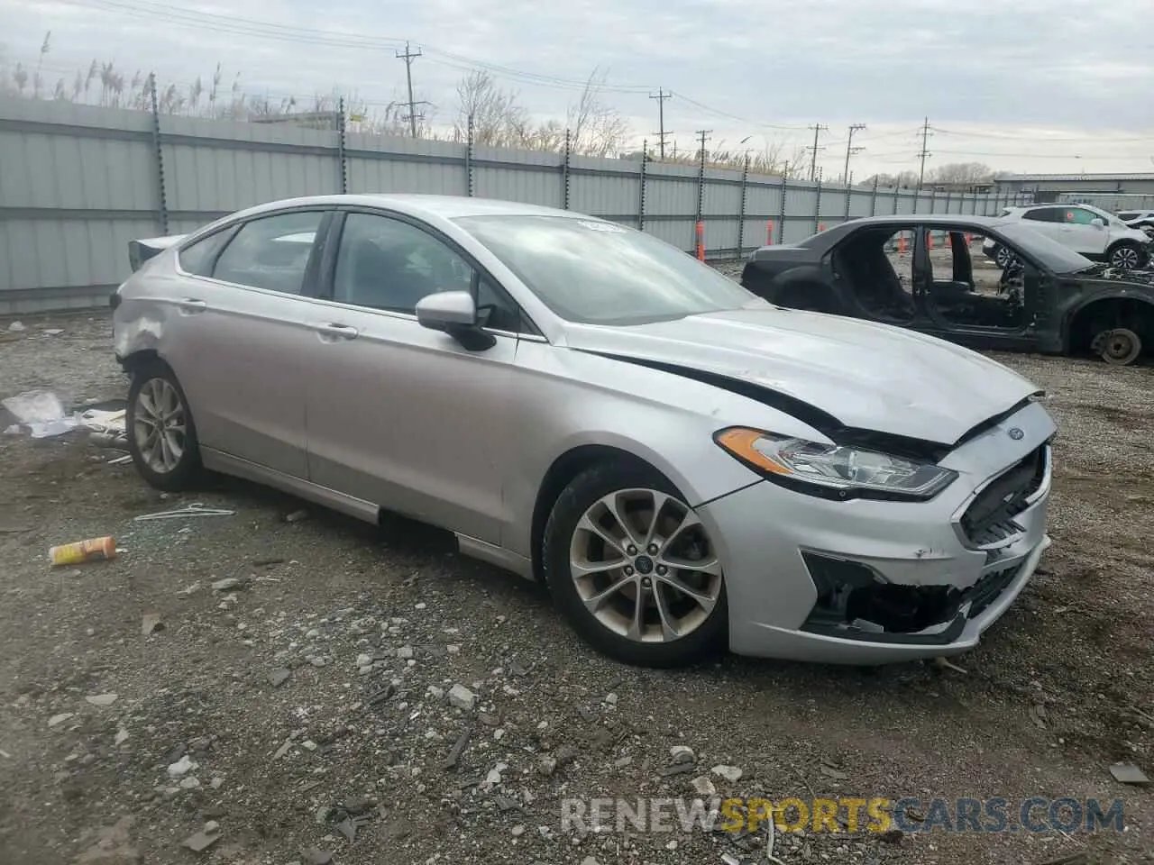 4 Photograph of a damaged car 3FA6P0HD5KR247830 FORD FUSION 2019
