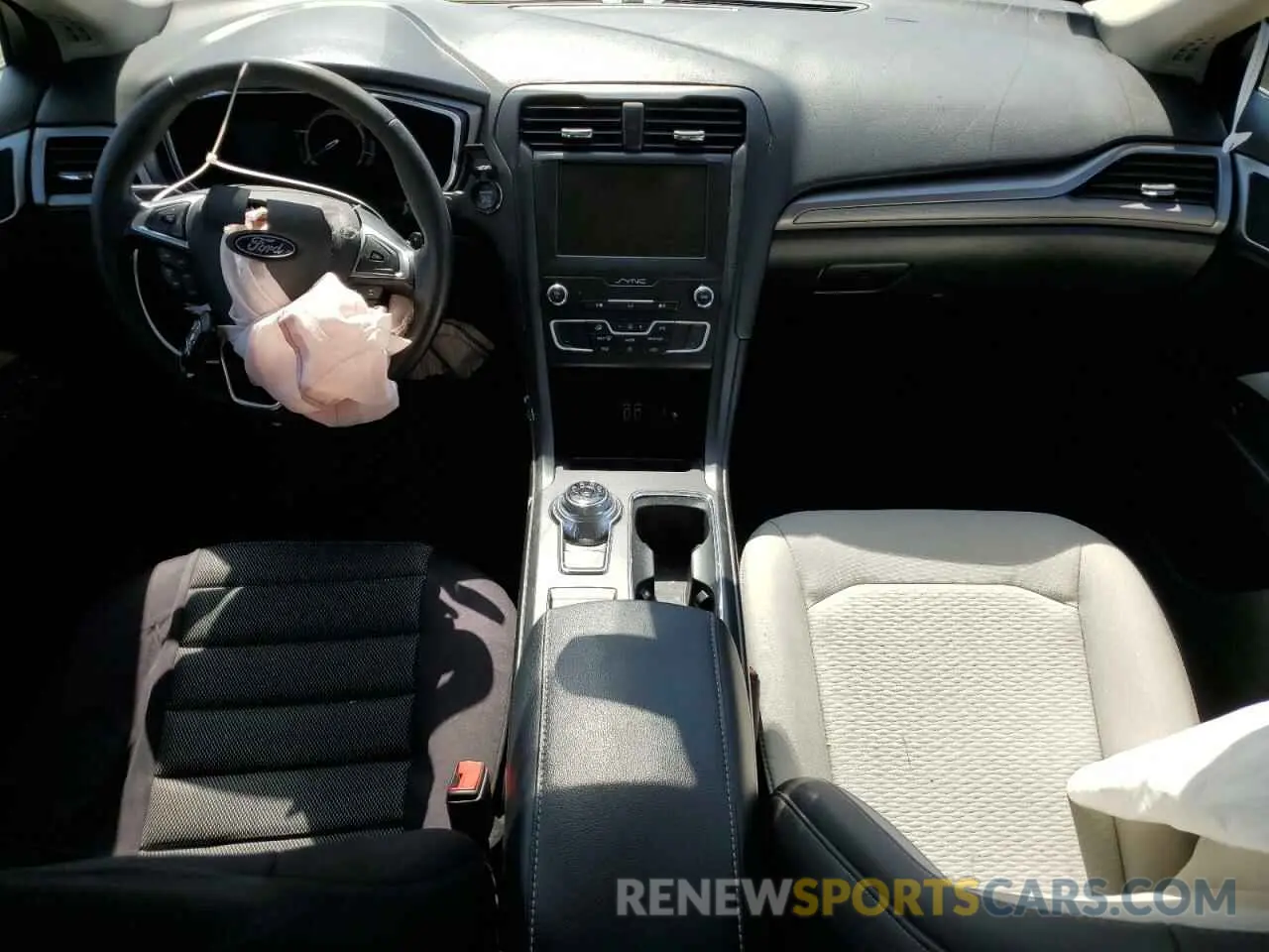 8 Photograph of a damaged car 3FA6P0HD5KR249609 FORD FUSION 2019