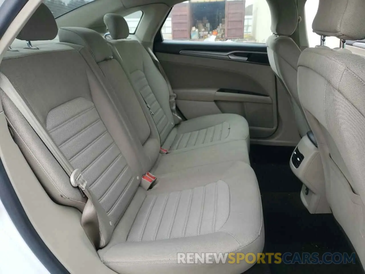 10 Photograph of a damaged car 3FA6P0HD5KR272517 FORD FUSION 2019