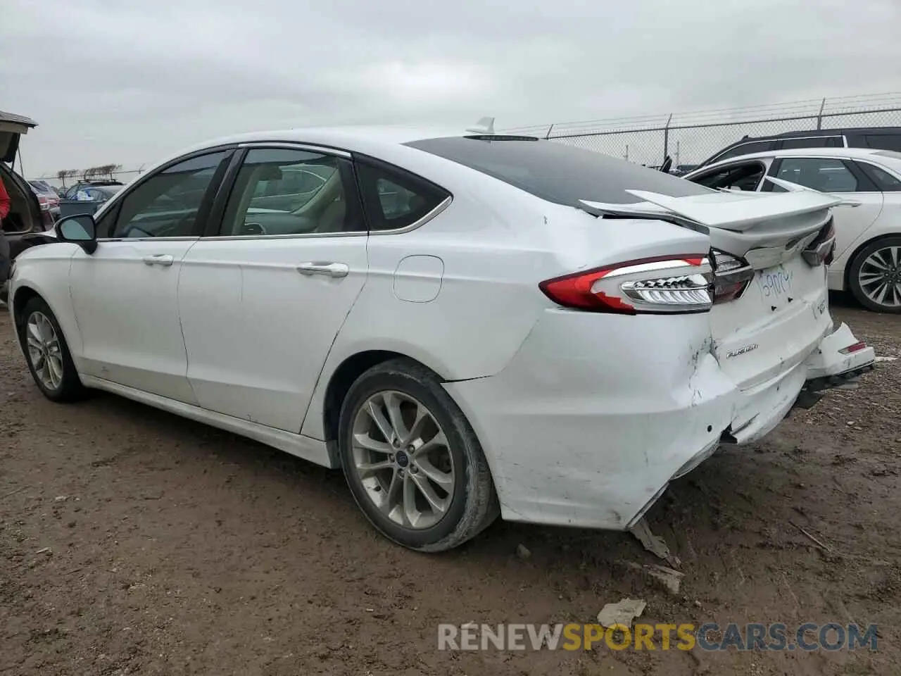2 Photograph of a damaged car 3FA6P0HD5KR272517 FORD FUSION 2019