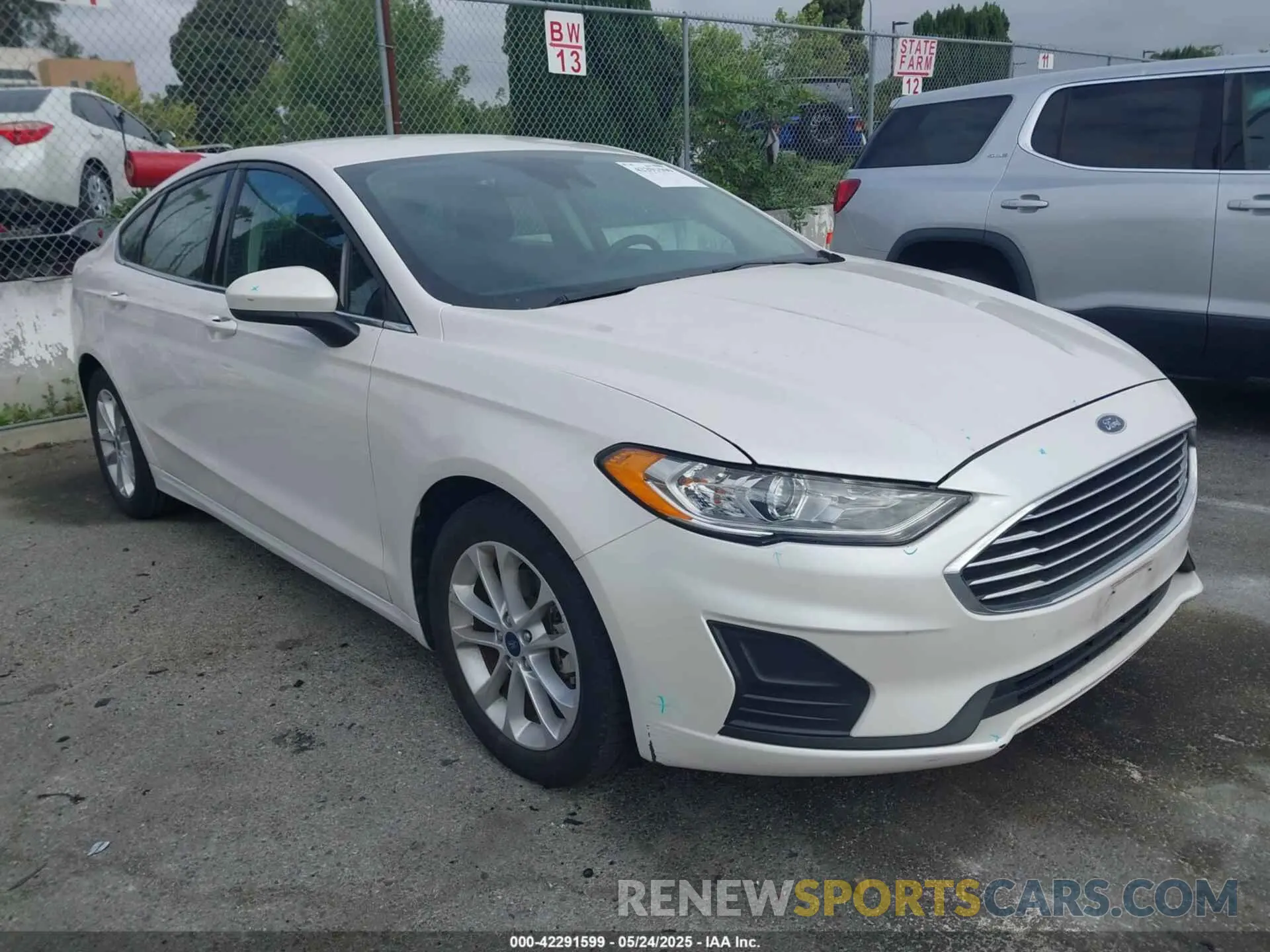 1 Photograph of a damaged car 3FA6P0HD5KR282528 FORD FUSION 2019