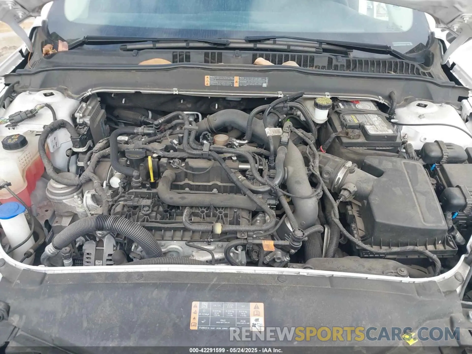 10 Photograph of a damaged car 3FA6P0HD5KR282528 FORD FUSION 2019