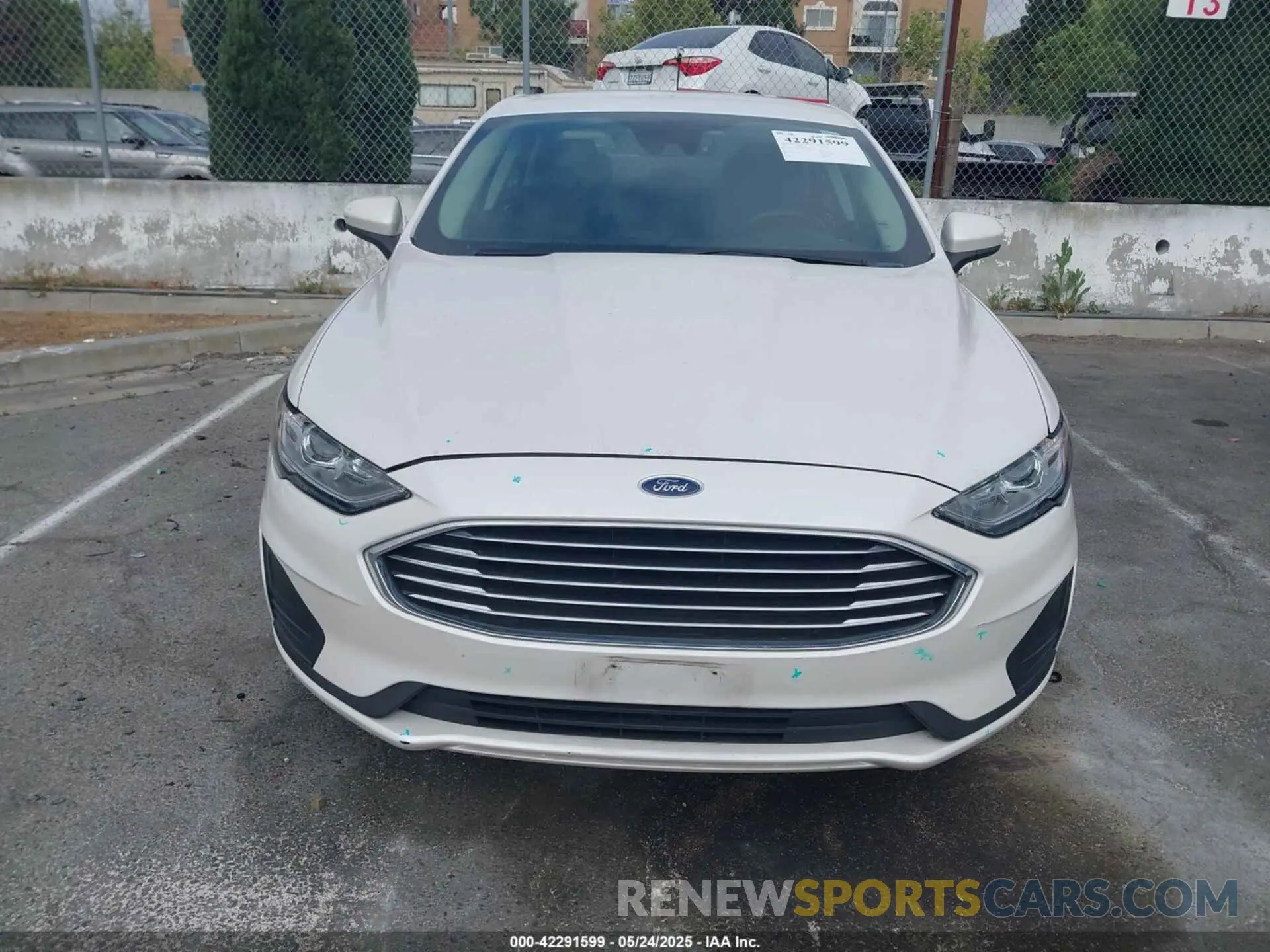 13 Photograph of a damaged car 3FA6P0HD5KR282528 FORD FUSION 2019