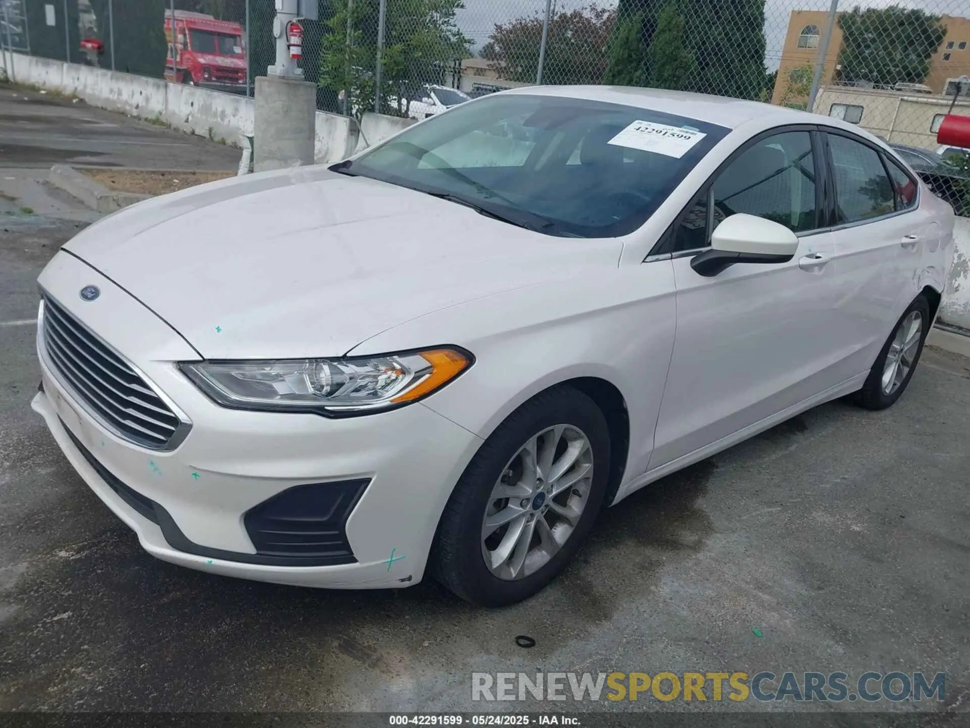 2 Photograph of a damaged car 3FA6P0HD5KR282528 FORD FUSION 2019