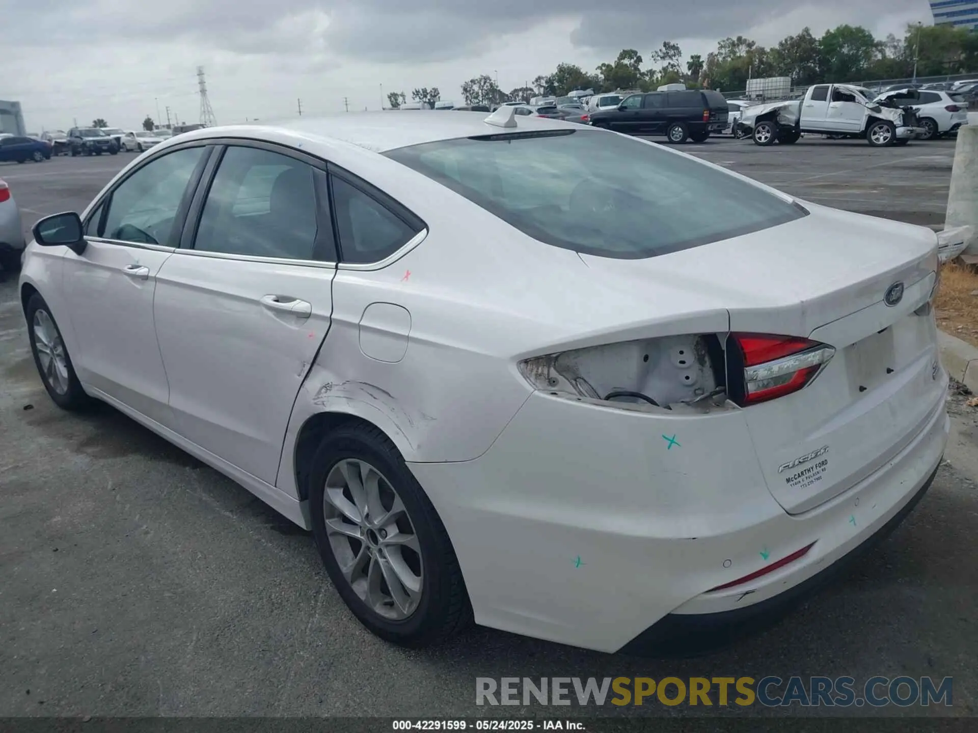 3 Photograph of a damaged car 3FA6P0HD5KR282528 FORD FUSION 2019