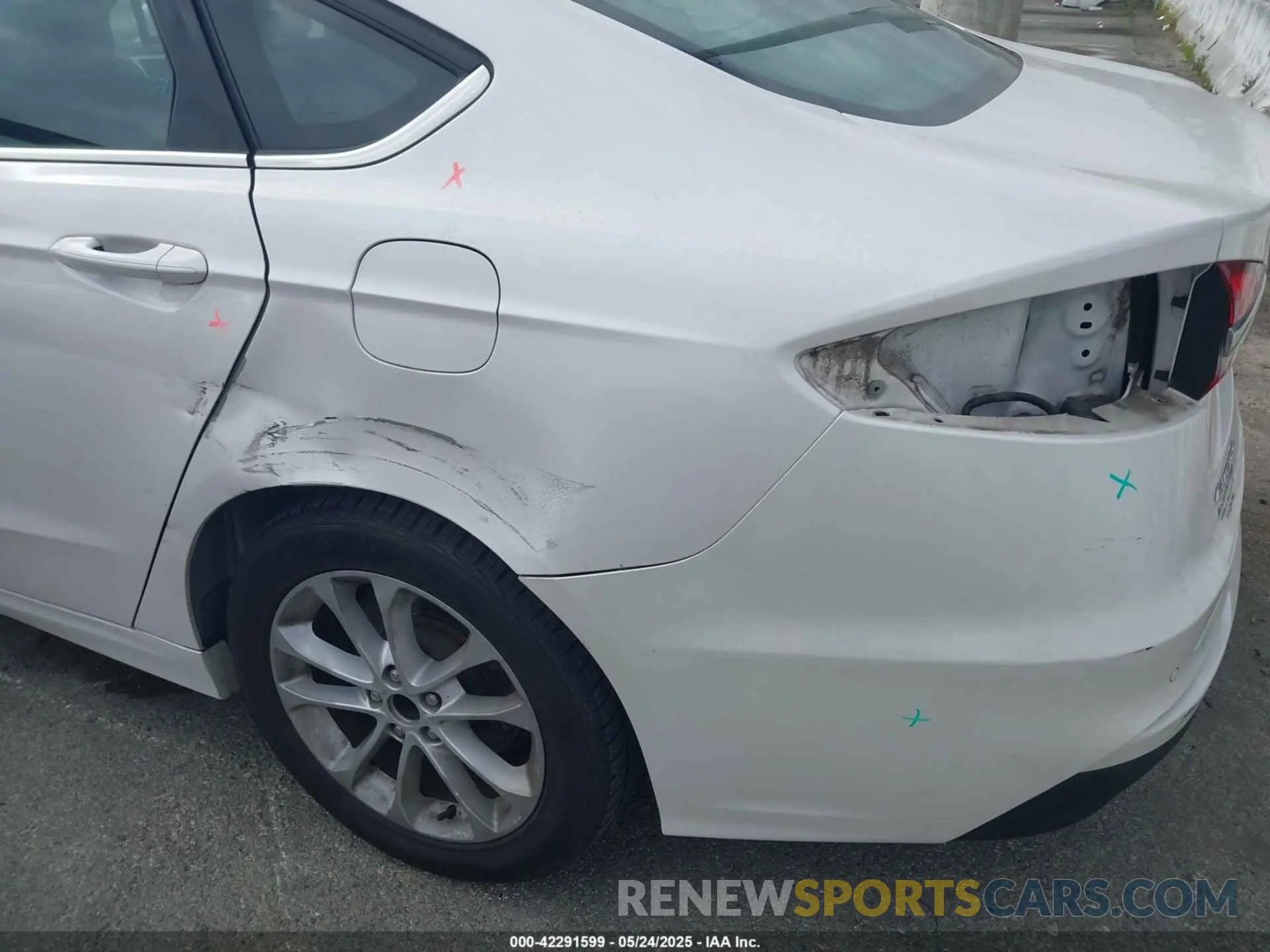 6 Photograph of a damaged car 3FA6P0HD5KR282528 FORD FUSION 2019