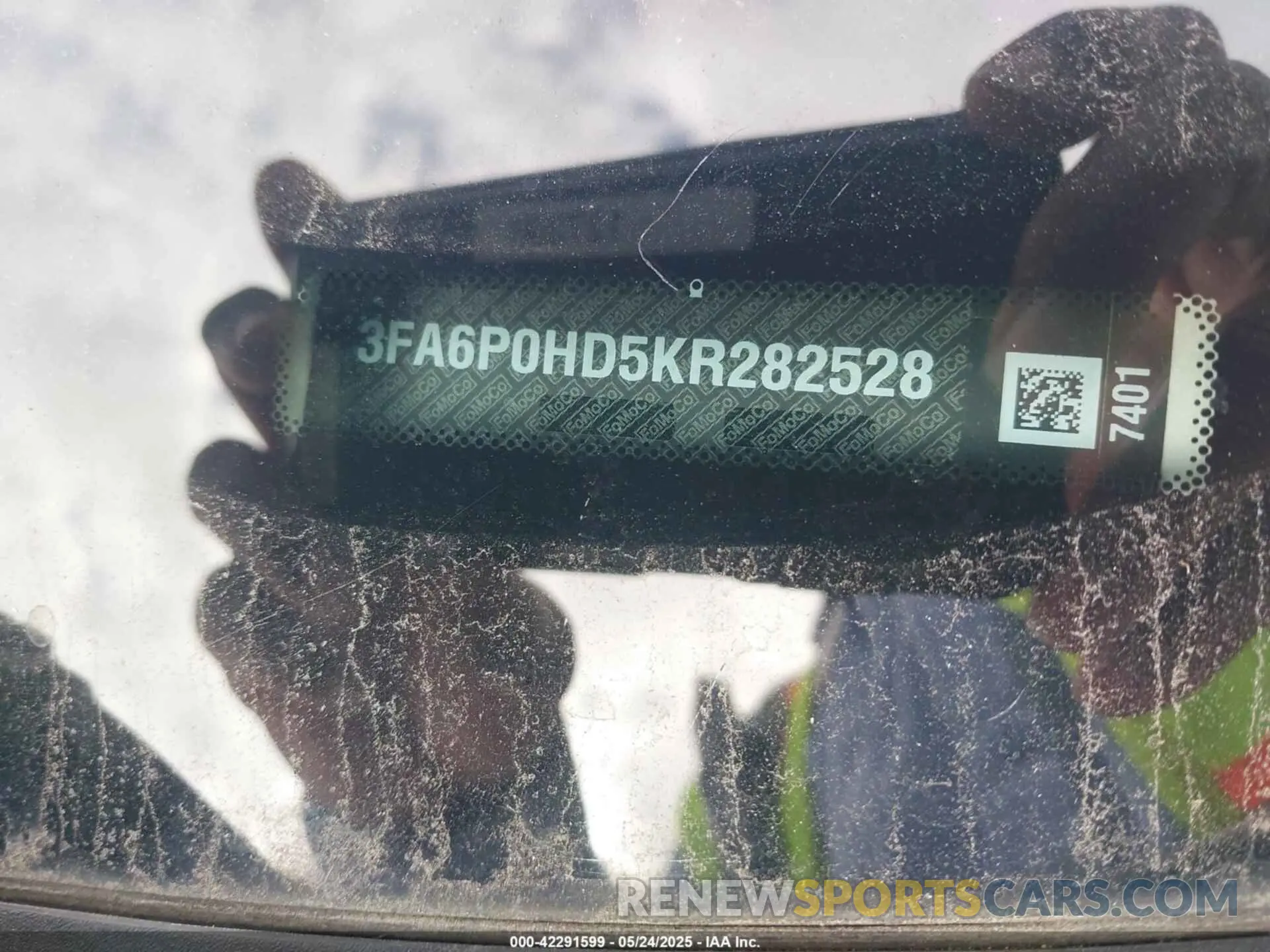 9 Photograph of a damaged car 3FA6P0HD5KR282528 FORD FUSION 2019