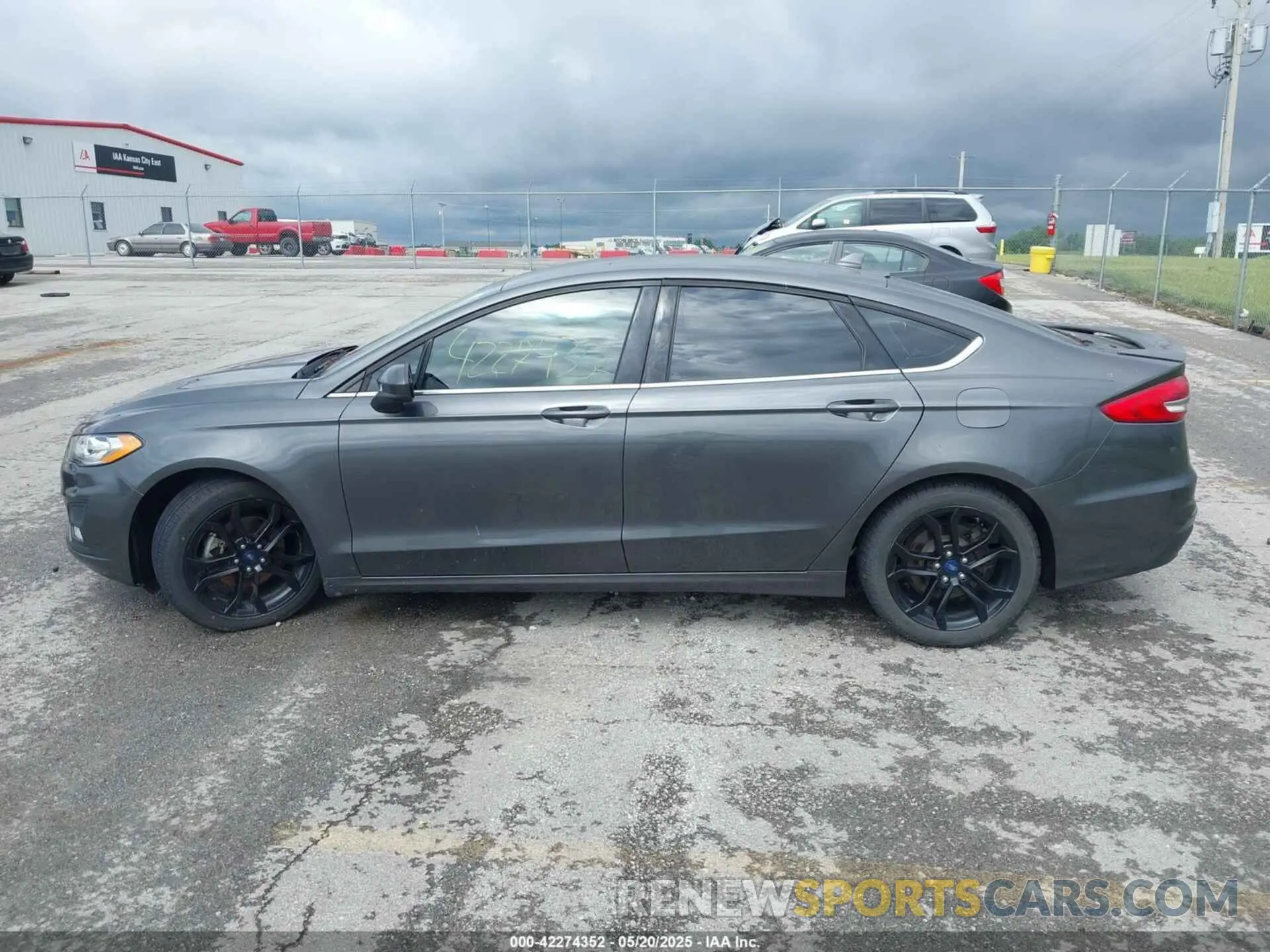 14 Photograph of a damaged car 3FA6P0HD5KR283727 FORD FUSION 2019
