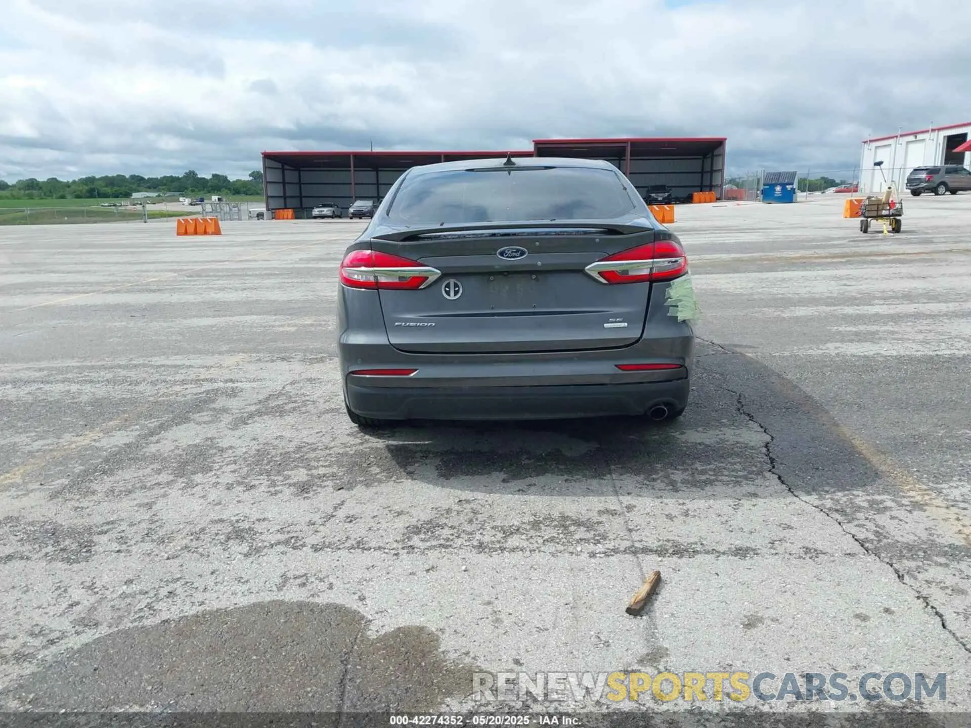 16 Photograph of a damaged car 3FA6P0HD5KR283727 FORD FUSION 2019