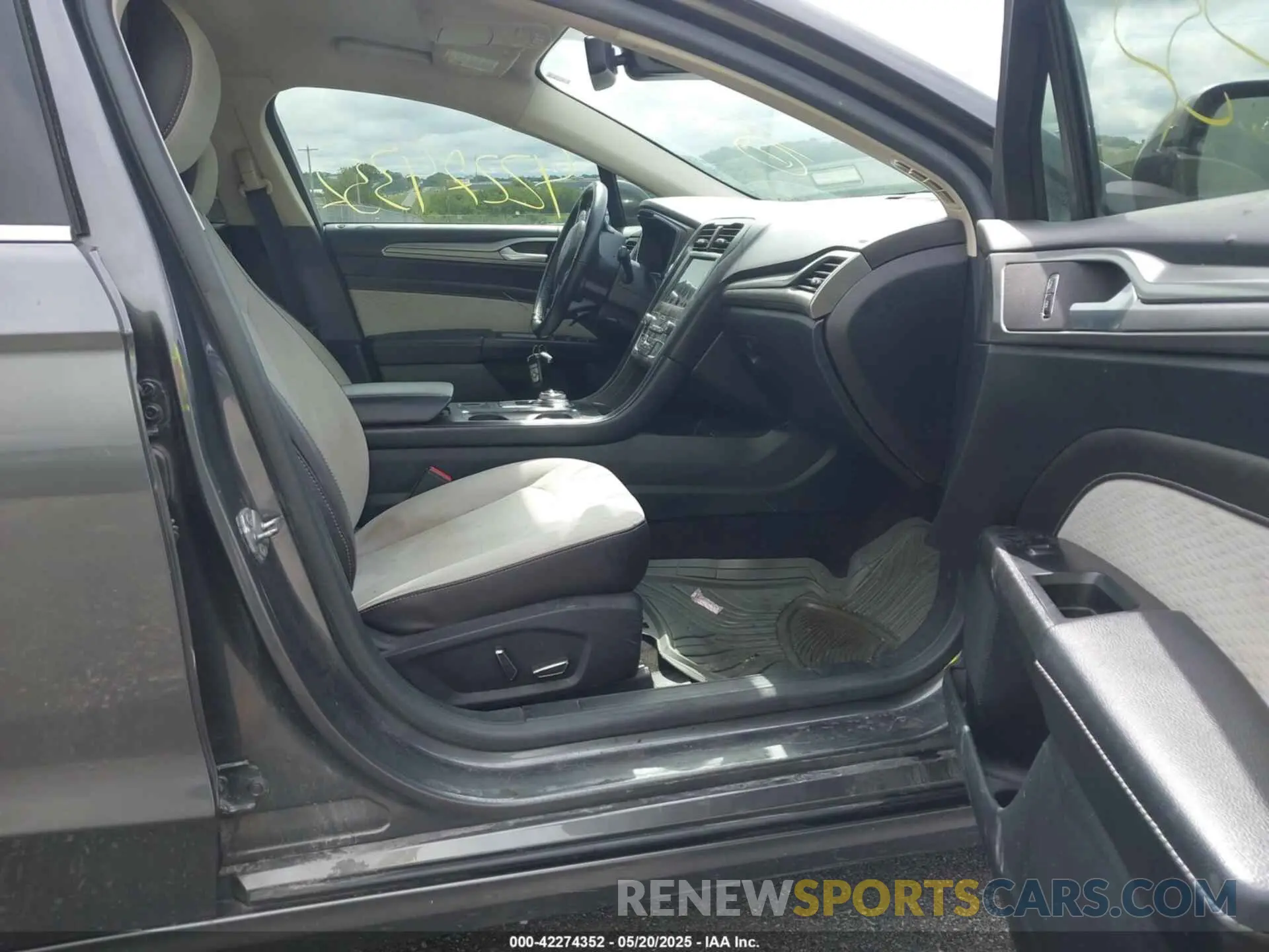5 Photograph of a damaged car 3FA6P0HD5KR283727 FORD FUSION 2019