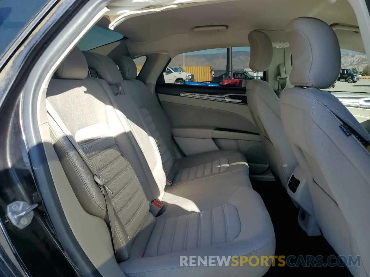 10 Photograph of a damaged car 3FA6P0HD6KR104305 FORD FUSION 2019