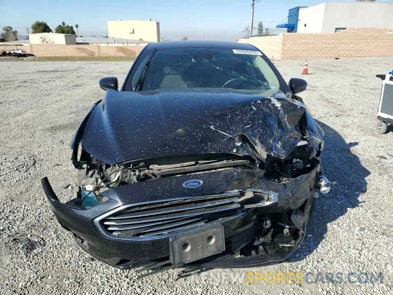 5 Photograph of a damaged car 3FA6P0HD6KR104305 FORD FUSION 2019