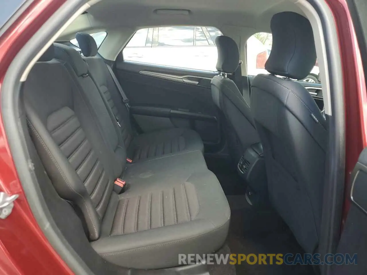 10 Photograph of a damaged car 3FA6P0HD6KR126207 FORD FUSION 2019
