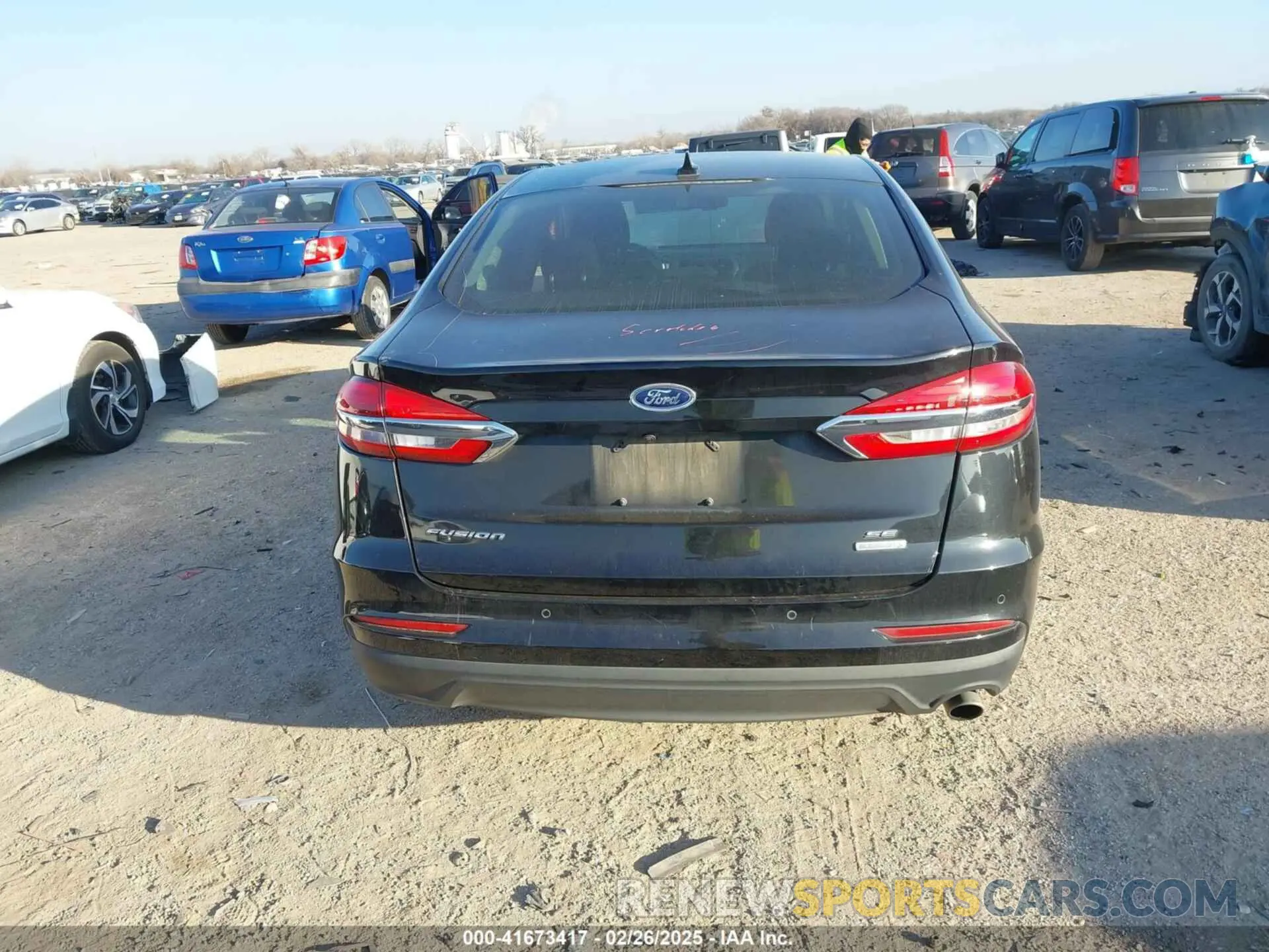 17 Photograph of a damaged car 3FA6P0HD6KR132167 FORD FUSION 2019