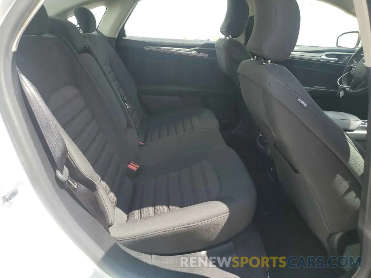 10 Photograph of a damaged car 3FA6P0HD6KR161605 FORD FUSION 2019
