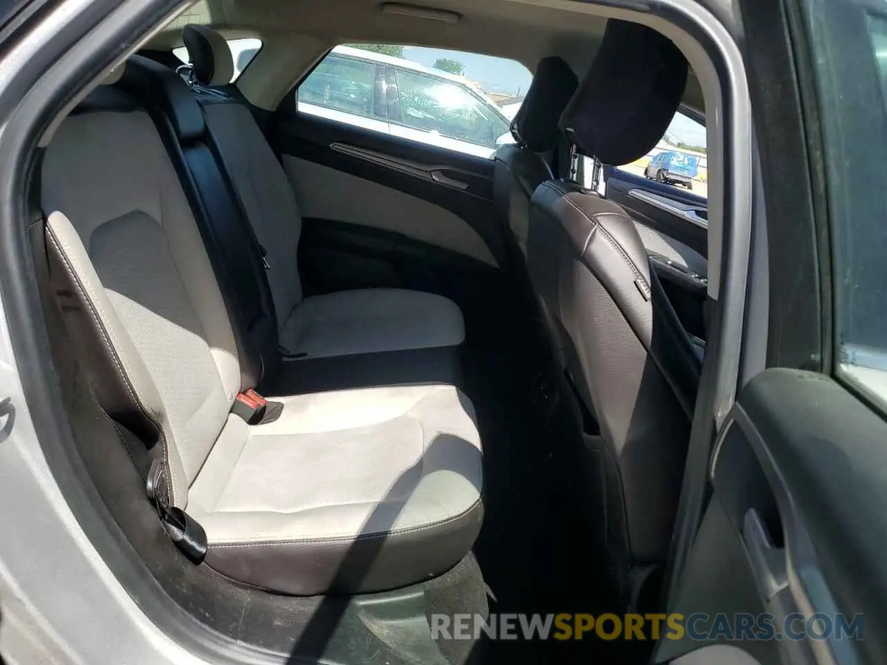10 Photograph of a damaged car 3FA6P0HD6KR171762 FORD FUSION 2019