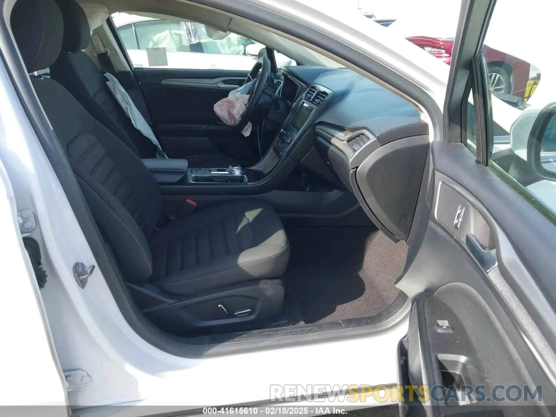 5 Photograph of a damaged car 3FA6P0HD6KR201777 FORD FUSION 2019