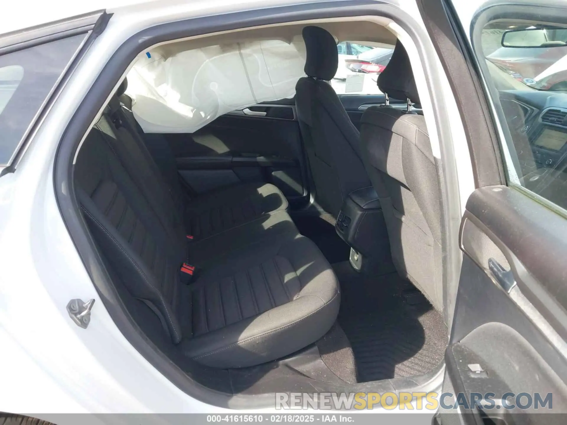 8 Photograph of a damaged car 3FA6P0HD6KR201777 FORD FUSION 2019