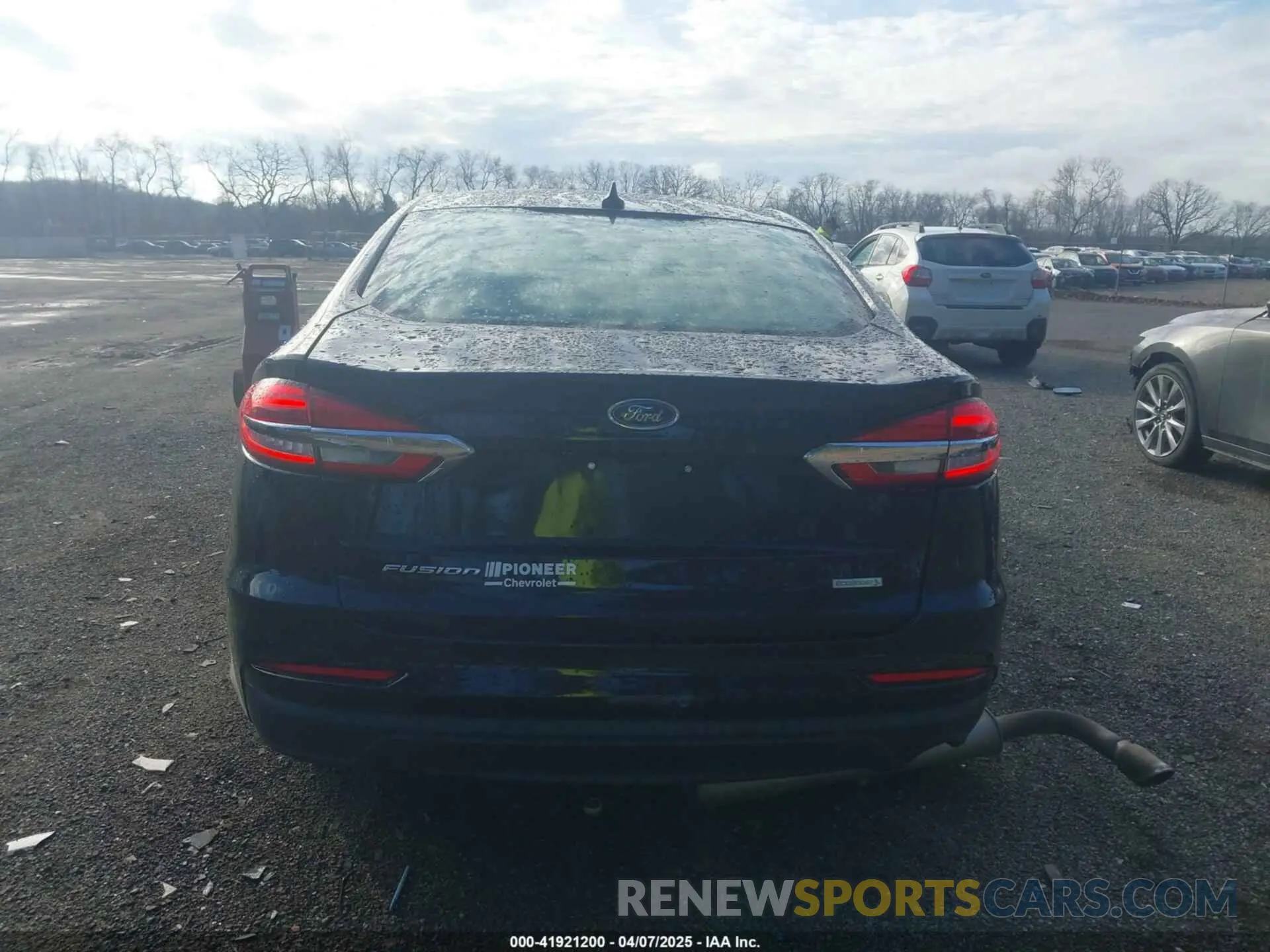 17 Photograph of a damaged car 3FA6P0HD6KR203724 FORD FUSION 2019