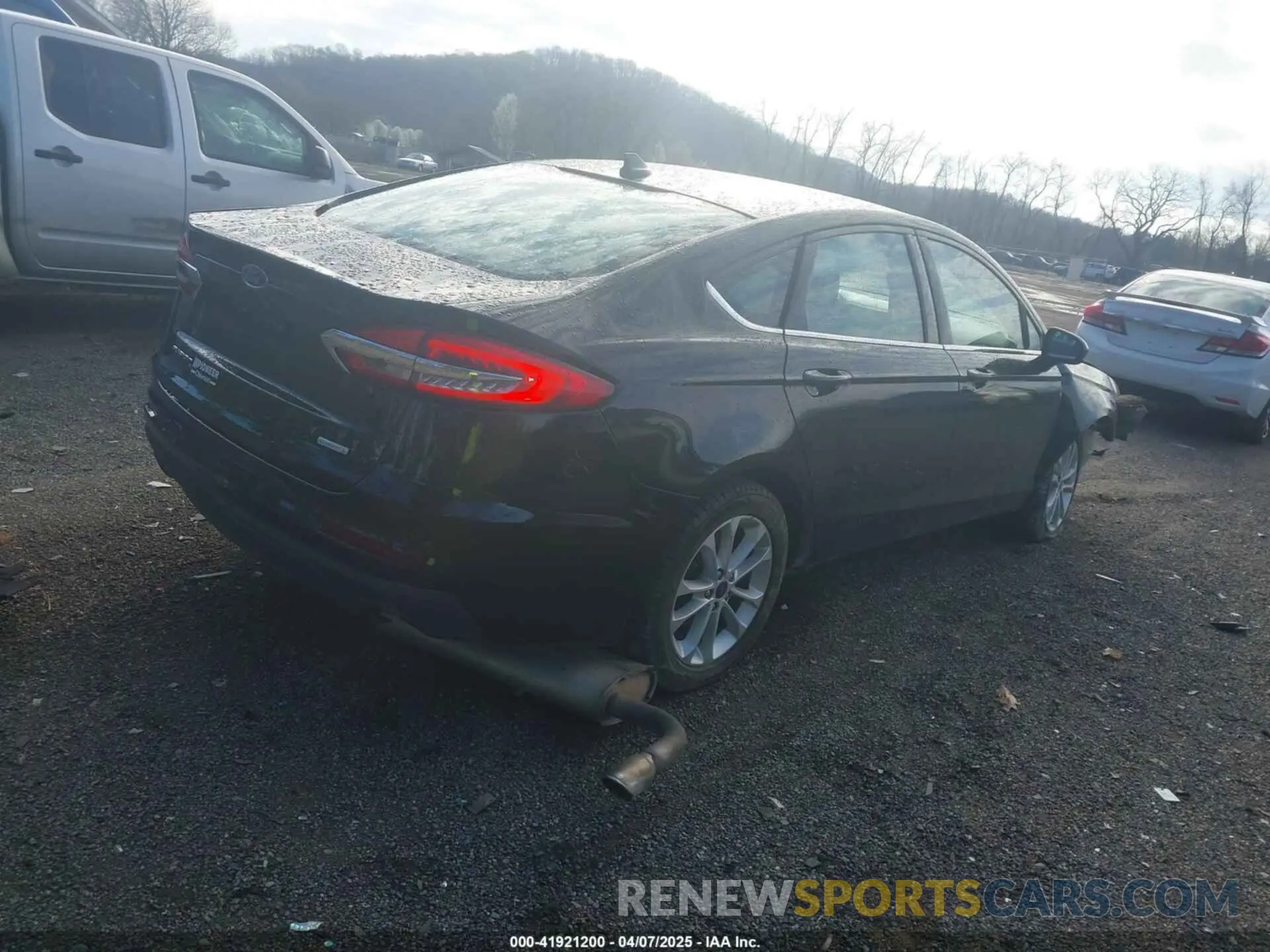 4 Photograph of a damaged car 3FA6P0HD6KR203724 FORD FUSION 2019