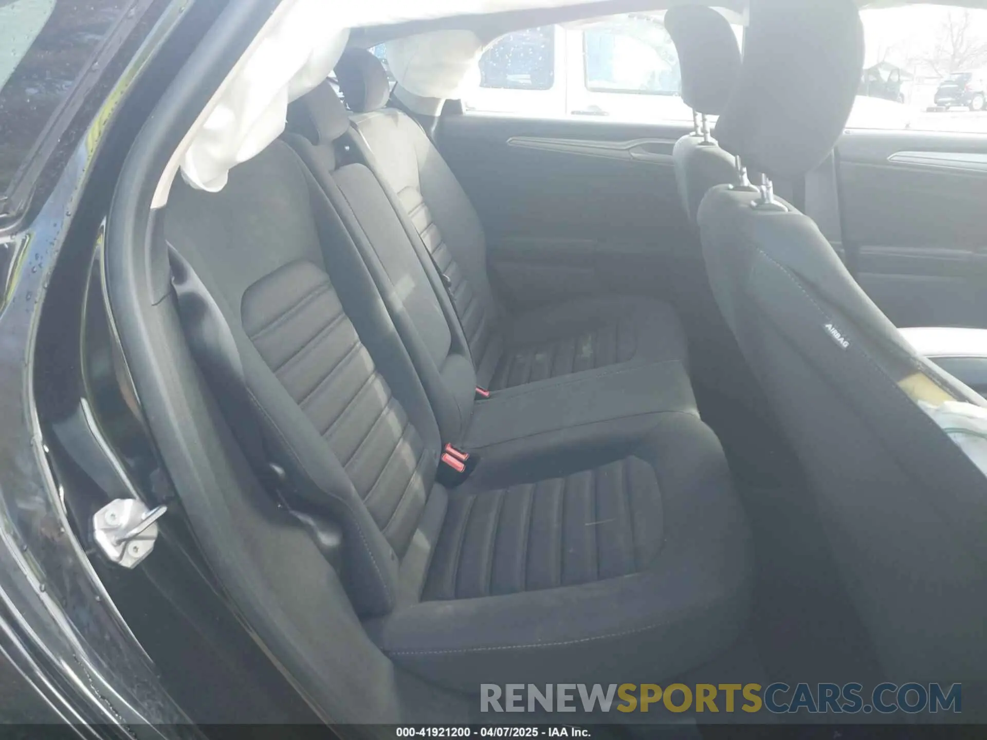 8 Photograph of a damaged car 3FA6P0HD6KR203724 FORD FUSION 2019